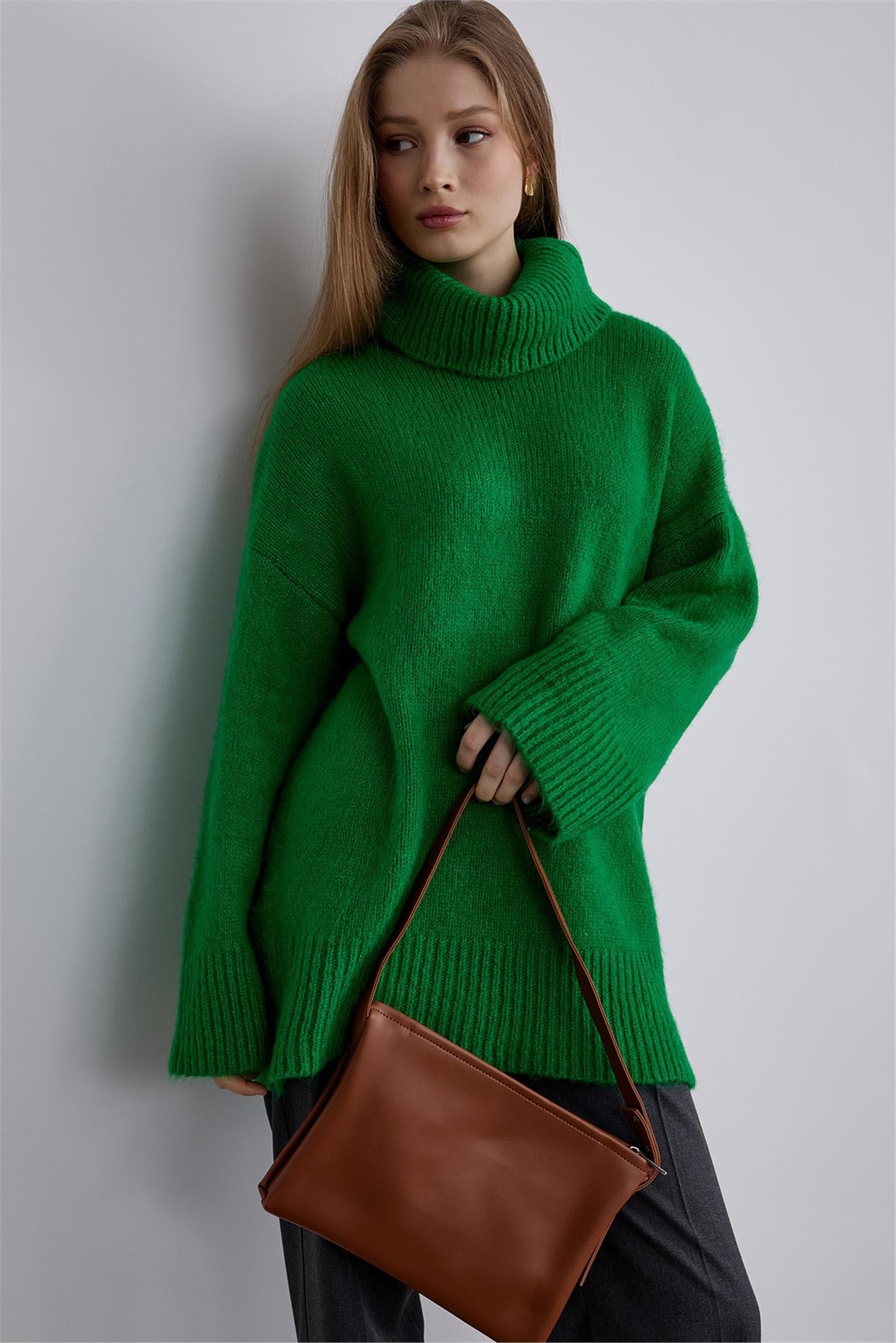 yesil-bogazli-oversize-triko-