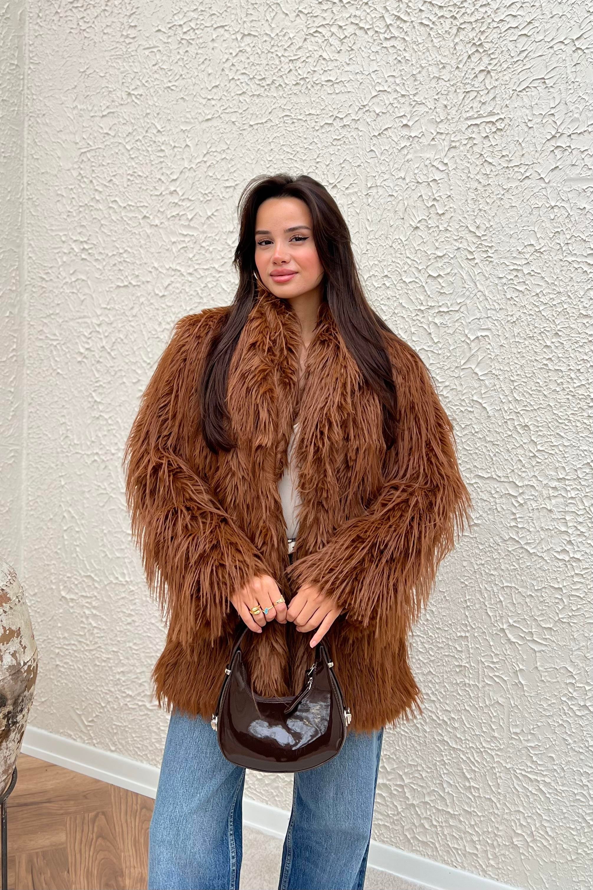 Saçaklı Kürk Kaban - KAHVERENGİ - Her Detayda Göz Alıcı Şıklık