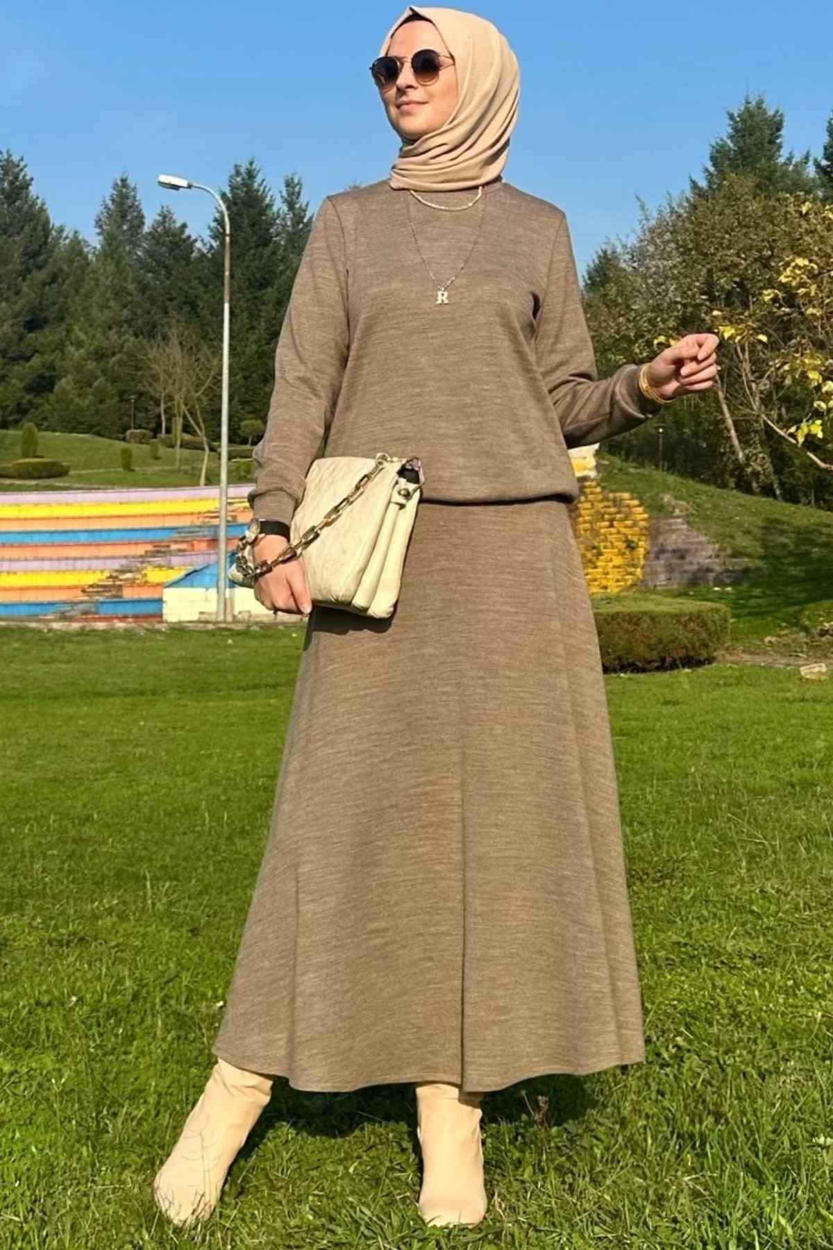 Serra Etekli Triko Takım Bej - Rabia Şamlı | Tesettür Giyim, Elbise ve  Kadın Giyim Modası