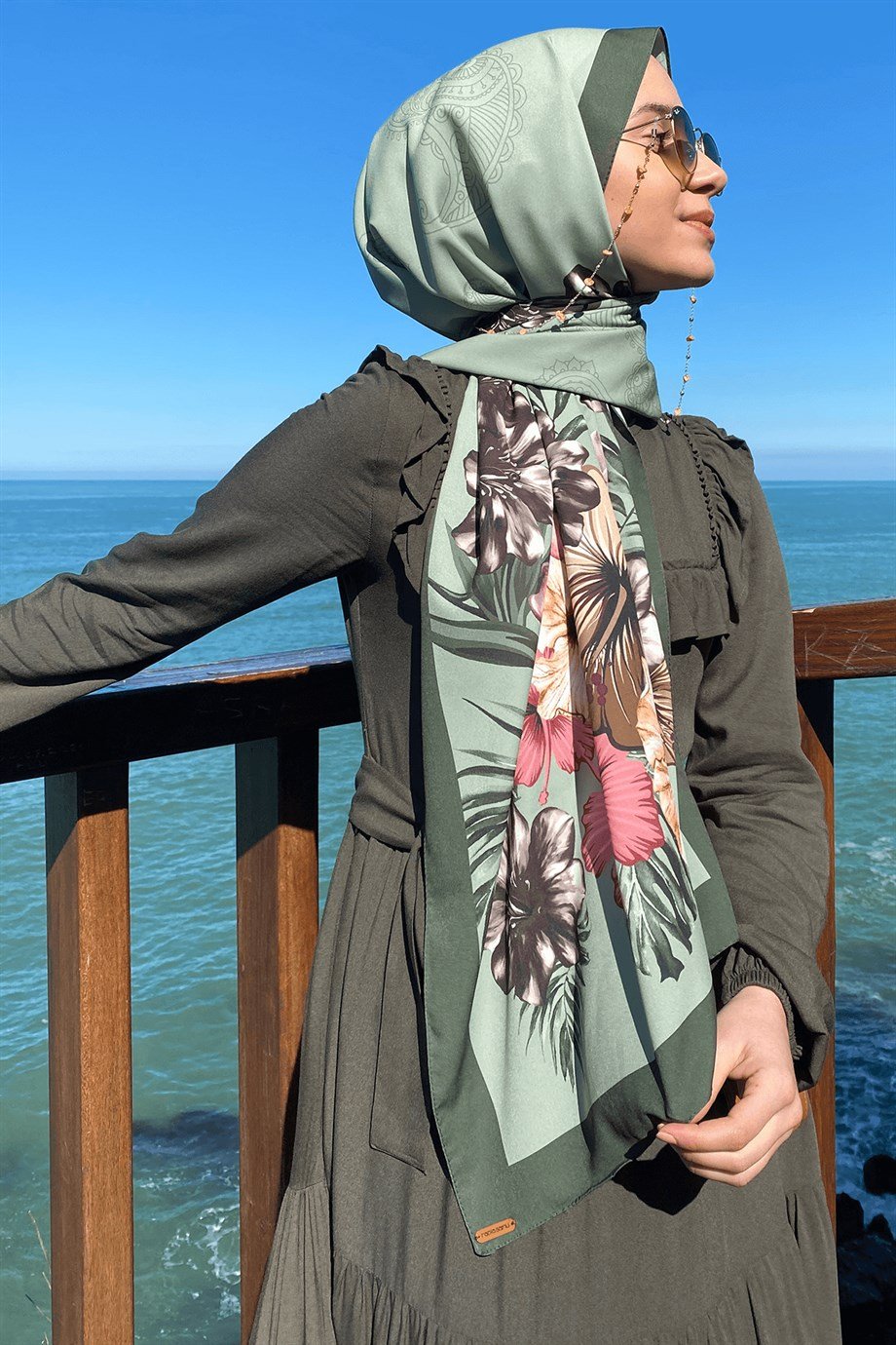 Yeşil Çiçekli Şal - Rabia Şamlı | Tesettür Giyim, Elbise ve Kadın Giyim  Modası