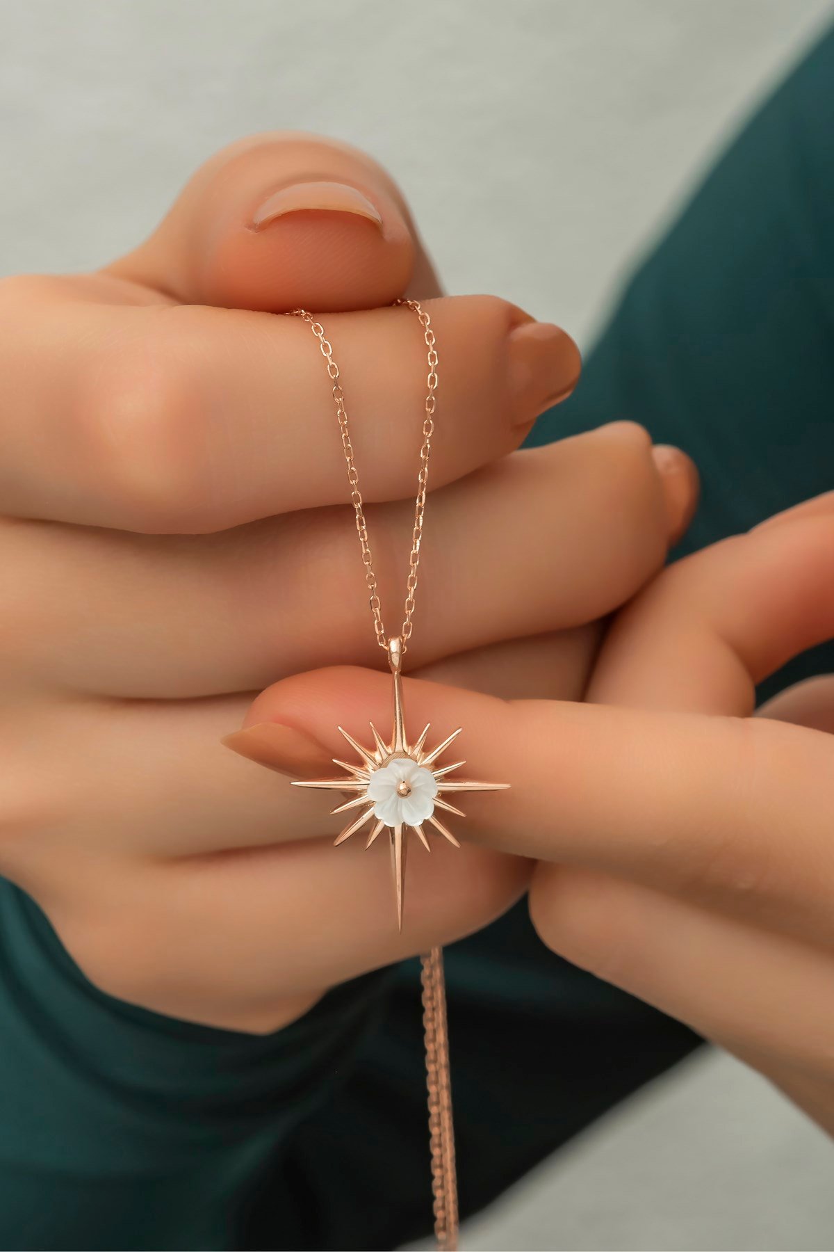 925 Ayar Gümüş Manolya Çiçeği Detay Kuzey Yıldızı Kolye