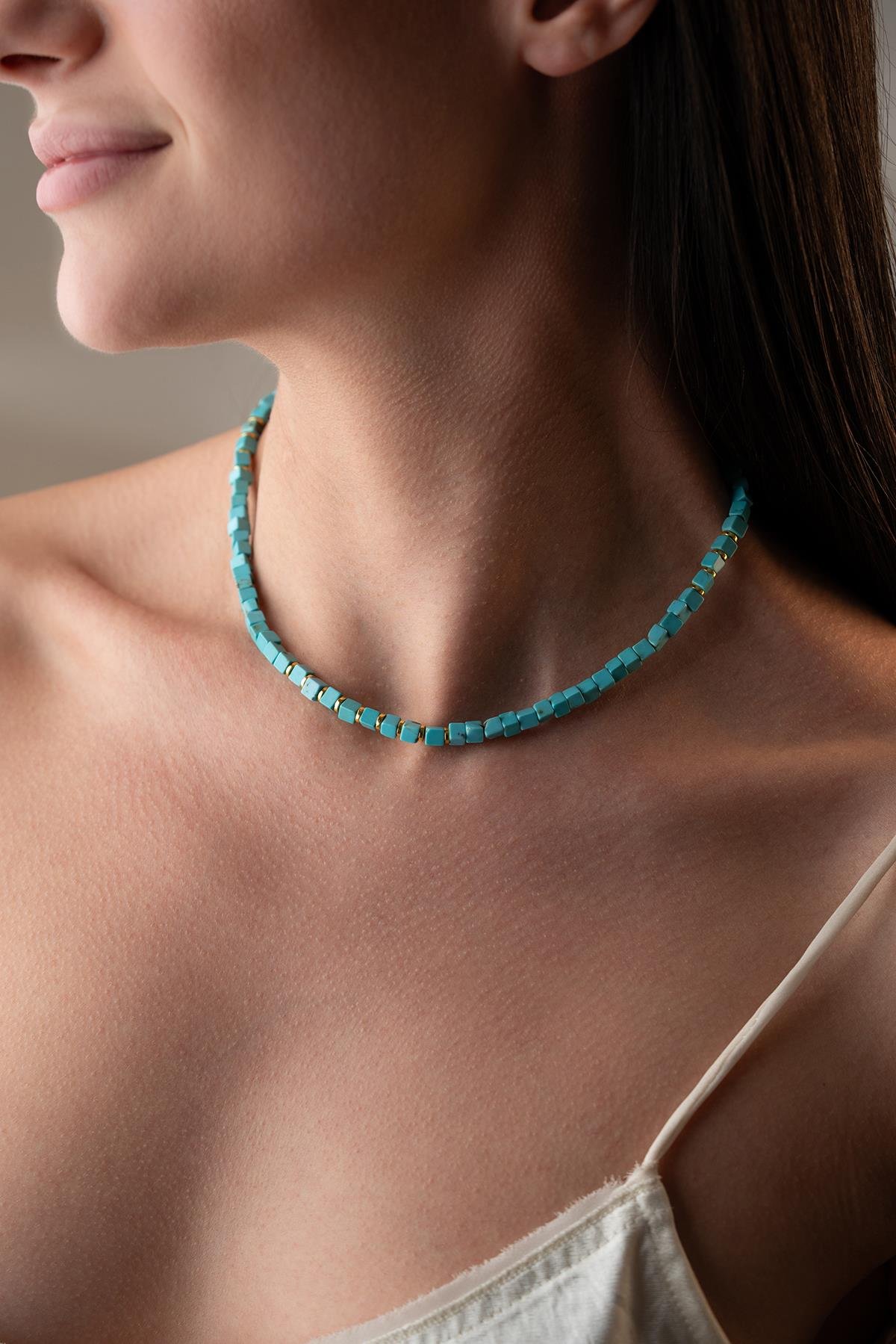 925 Ayar Gümüş Parçalı Doğal Küp Firuze Taşlı Kolye