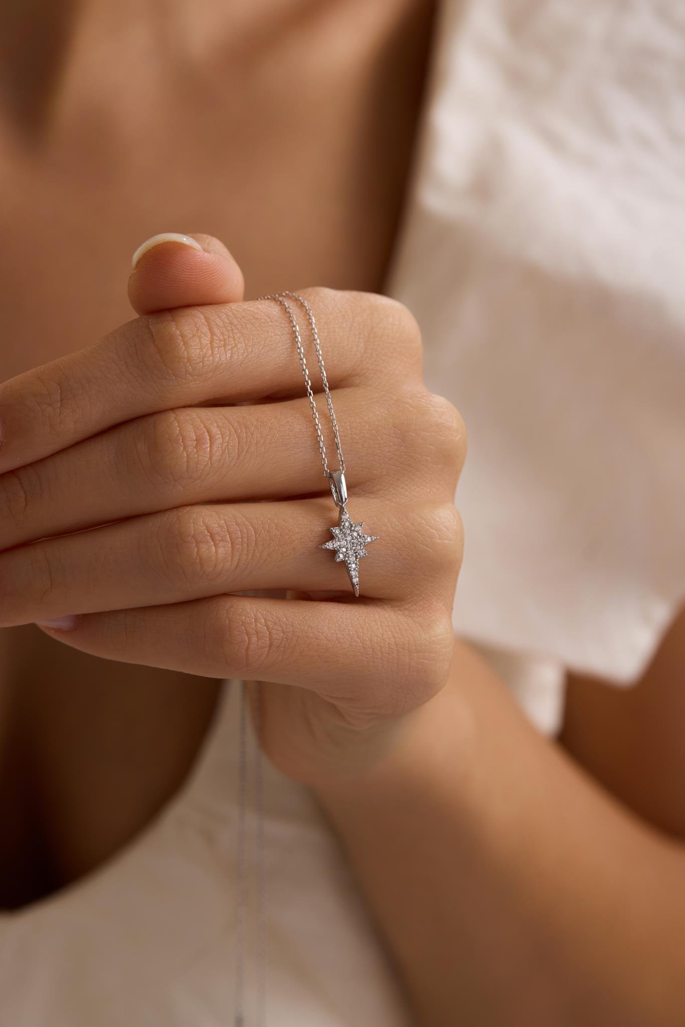 925 Ayar Gümüş Rodyum Kaplama Minimal Kutup Yıldızı Kolye