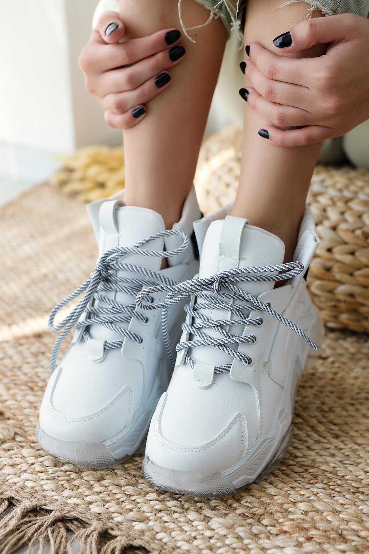 Venus Beyaz Kalın Tabanlı Bağcıklı Fermuarlı Spor Sneakers