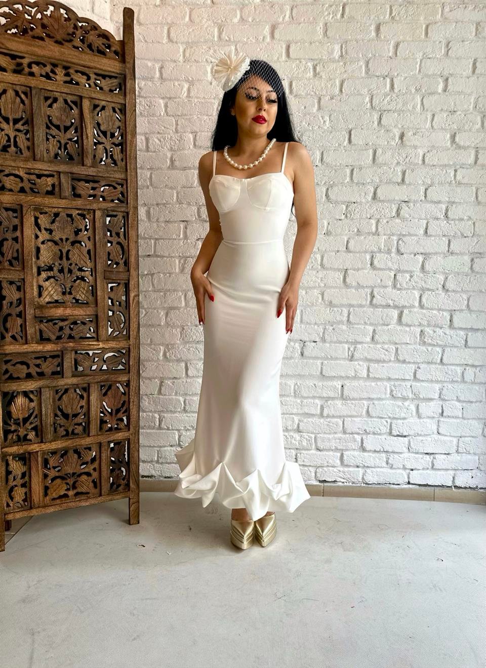 Beyaz İnce Askılı Etek Ucu Volanlı Elbise - Monetaboutique