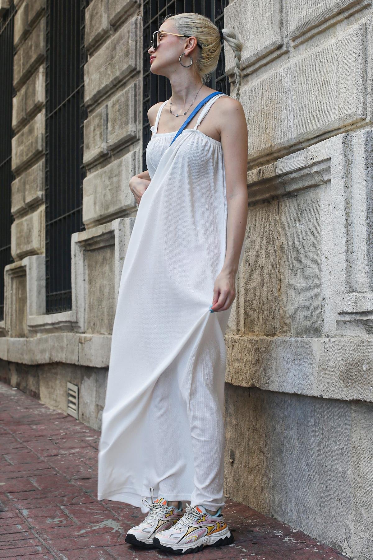 Beyaz Askılı Uzun Salaş Bürümcük Elbise - Madmext