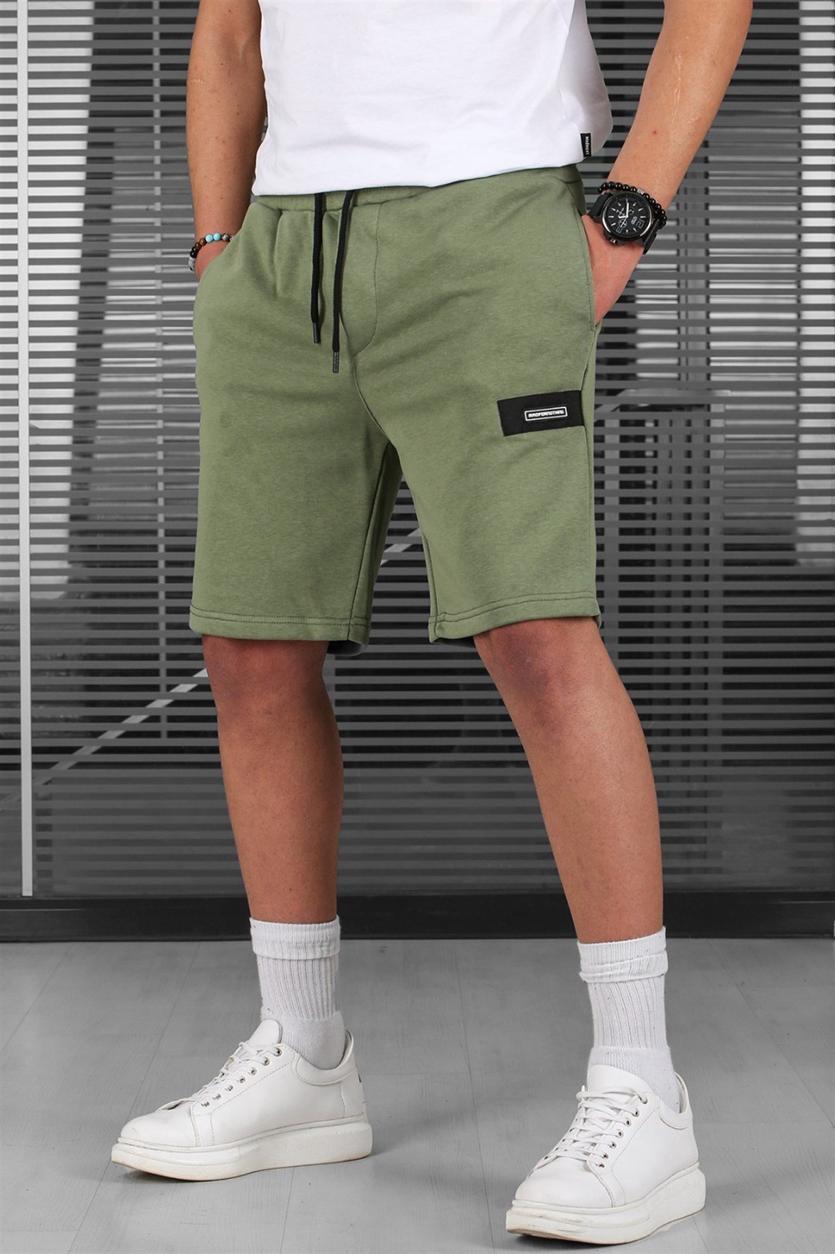 Khaki deals capri shorts