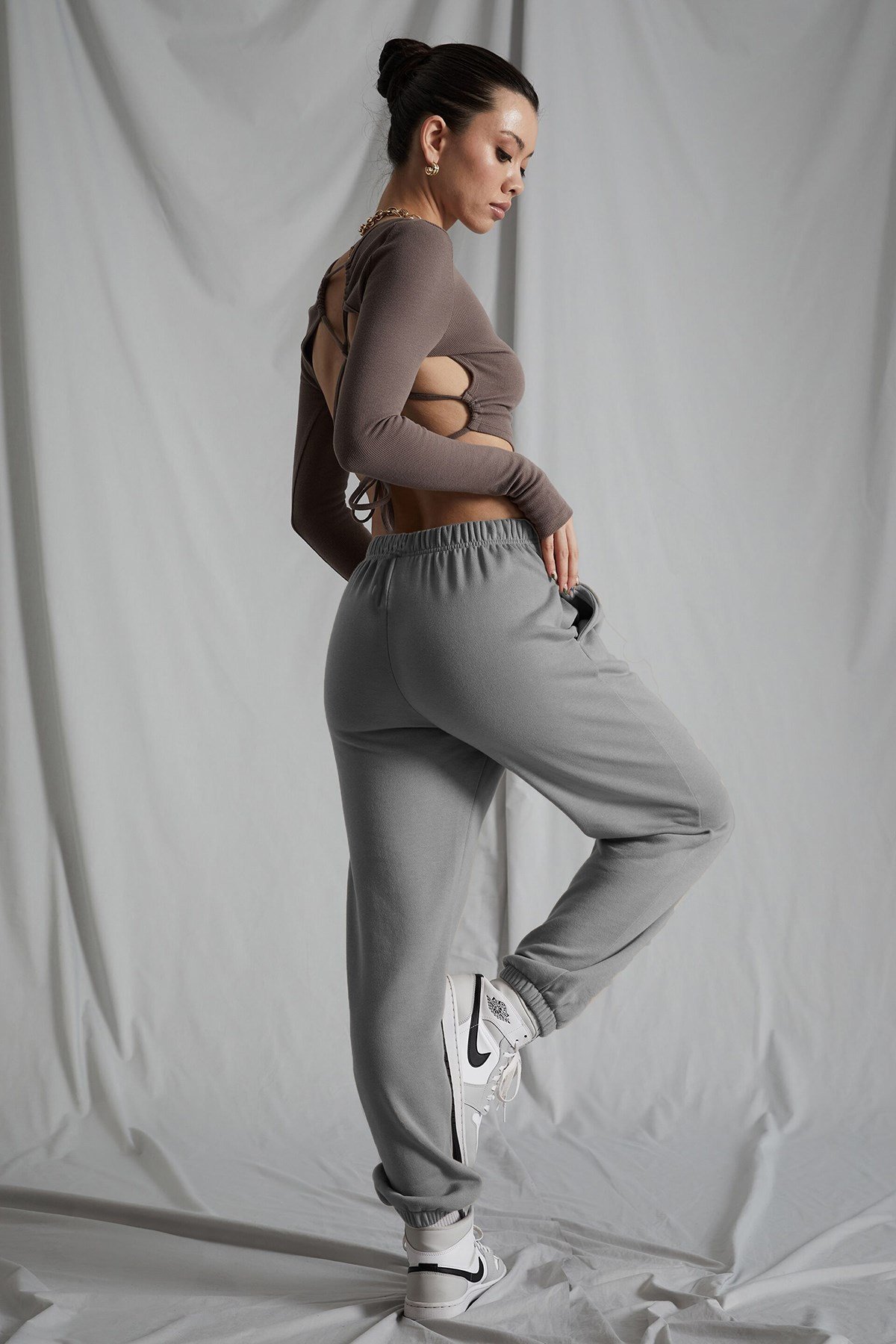 Girls in grey on sale sweatpants