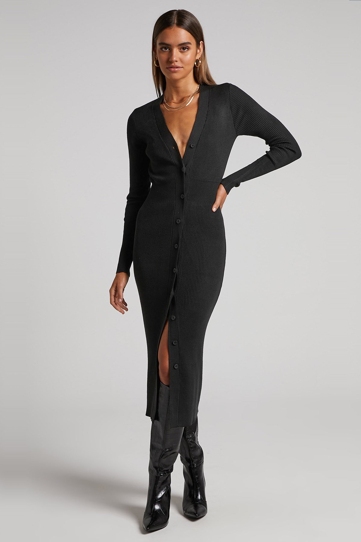 Siyah Düğmeli V Yaka Uzun Triko Elbise - Madmext