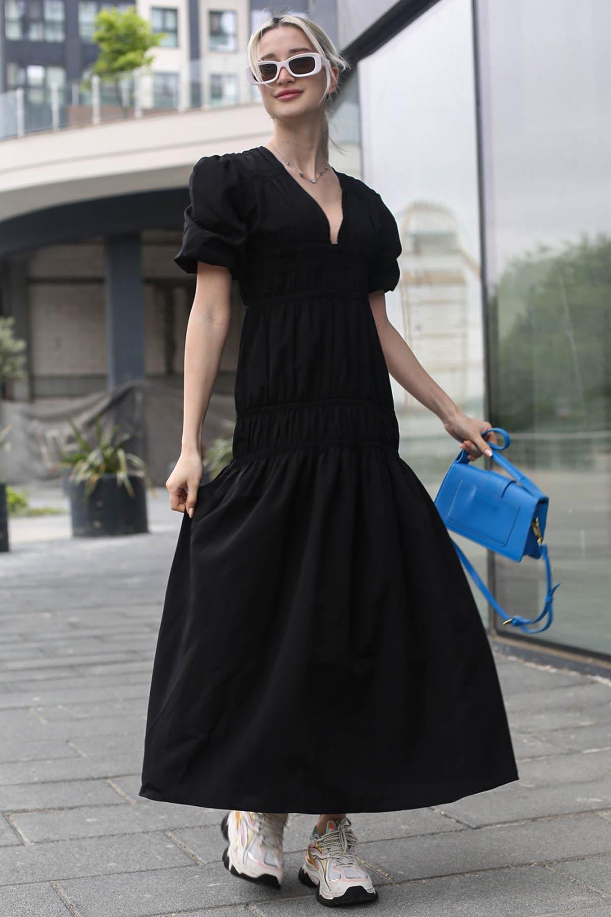 Siyah V Yaka Büzgü Detaylı Uzun Basic Kadın Elbise - Madmext