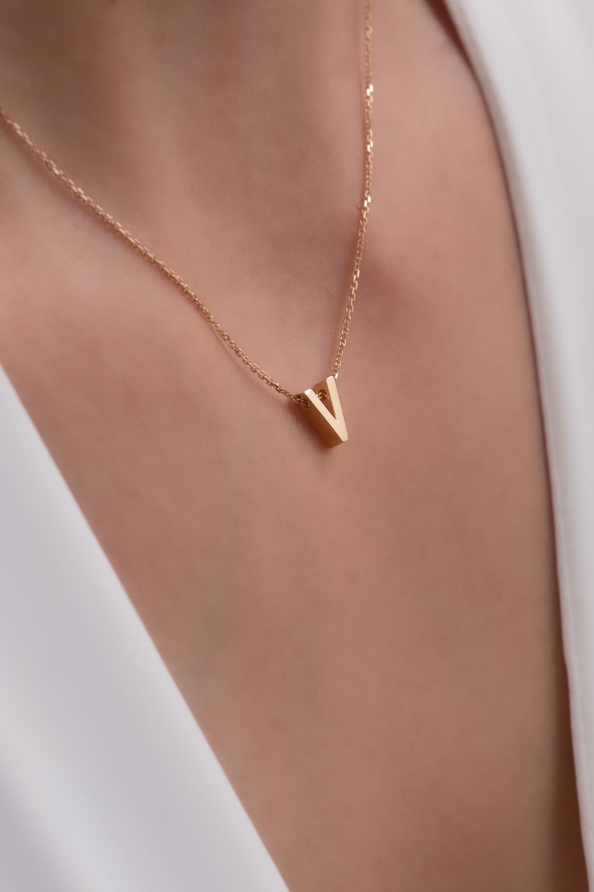 Letter v cheap pendant necklace