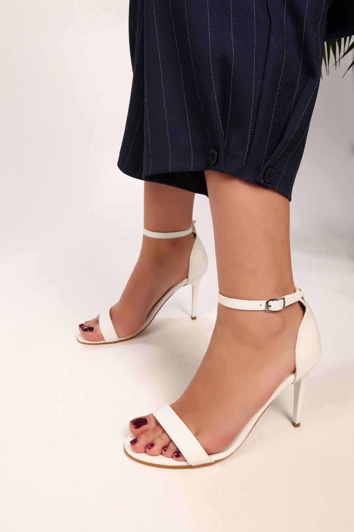 Kadın Puirn Beyaz Cilt Tek Bant Topuklu Ayakkabı