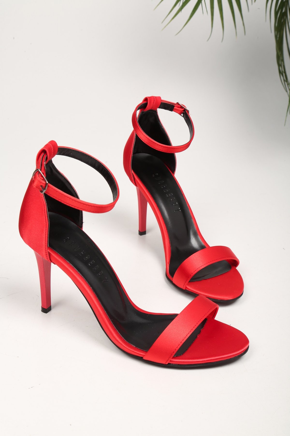 Kadın Tulipa Kırmızı Saten Tek Bant Topuklu Ayakkabı
