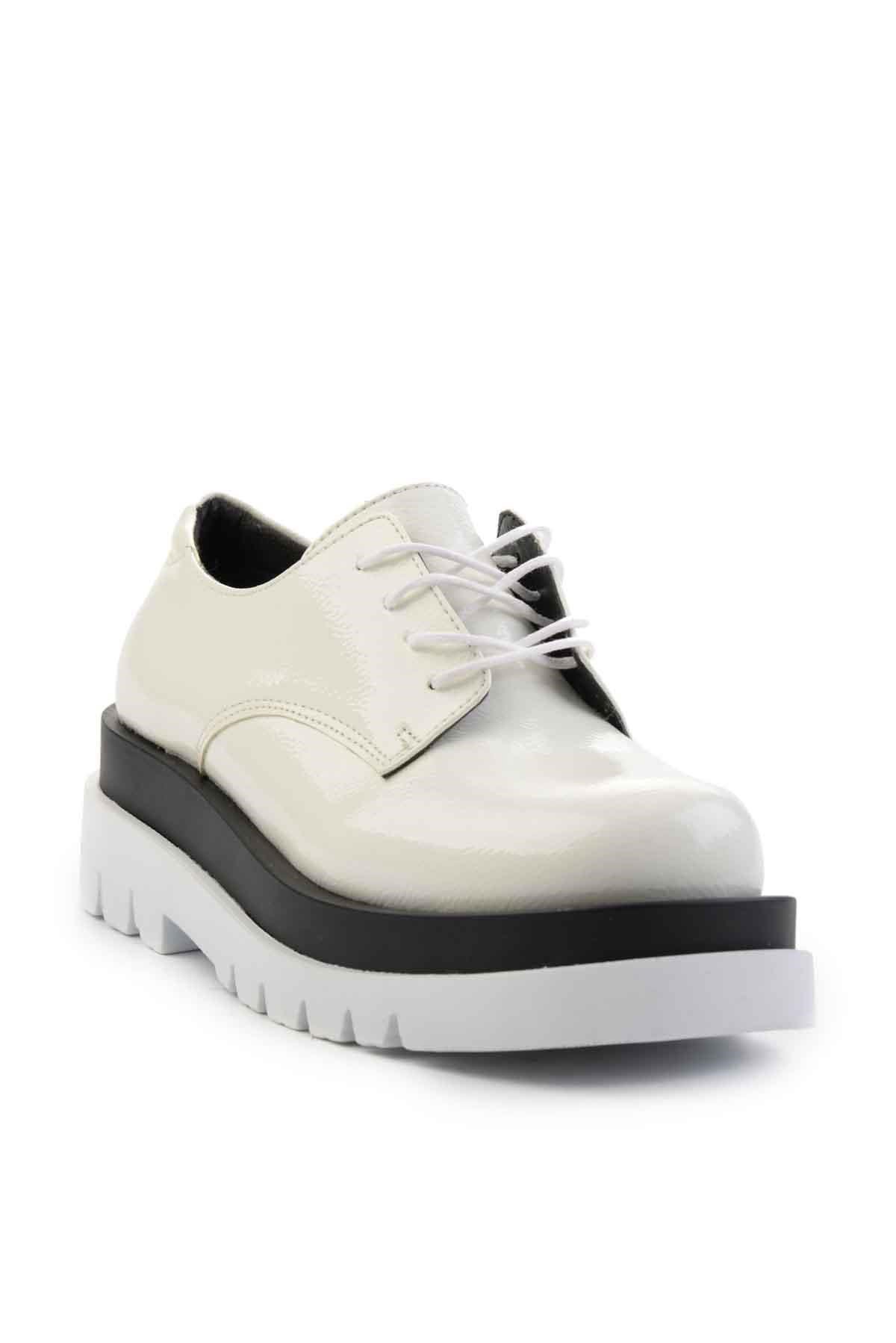Beyaz Rugan Kadın Oxford Ayakkabı M0512460099