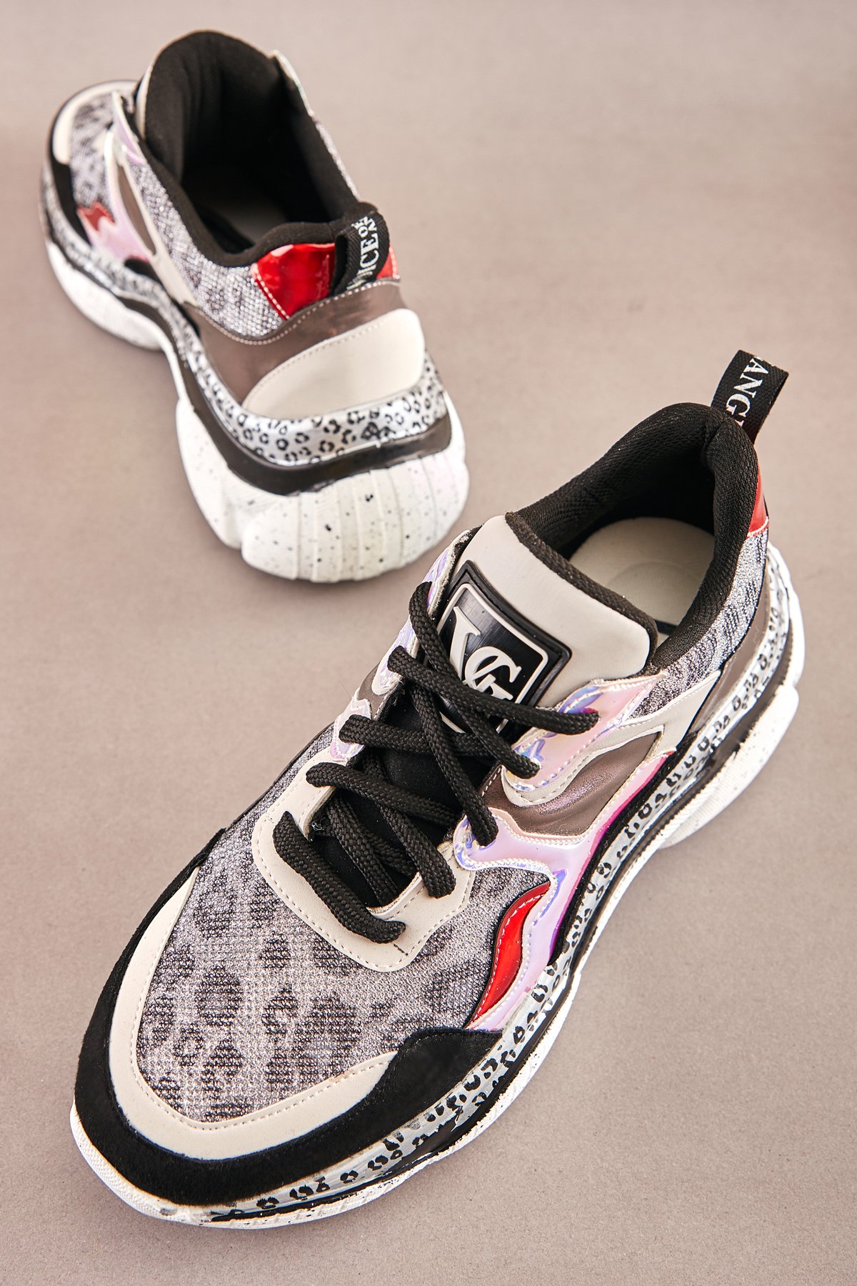 GRİ PARLAK LEO KADIN SNEAKER K0639176104 | Bambi