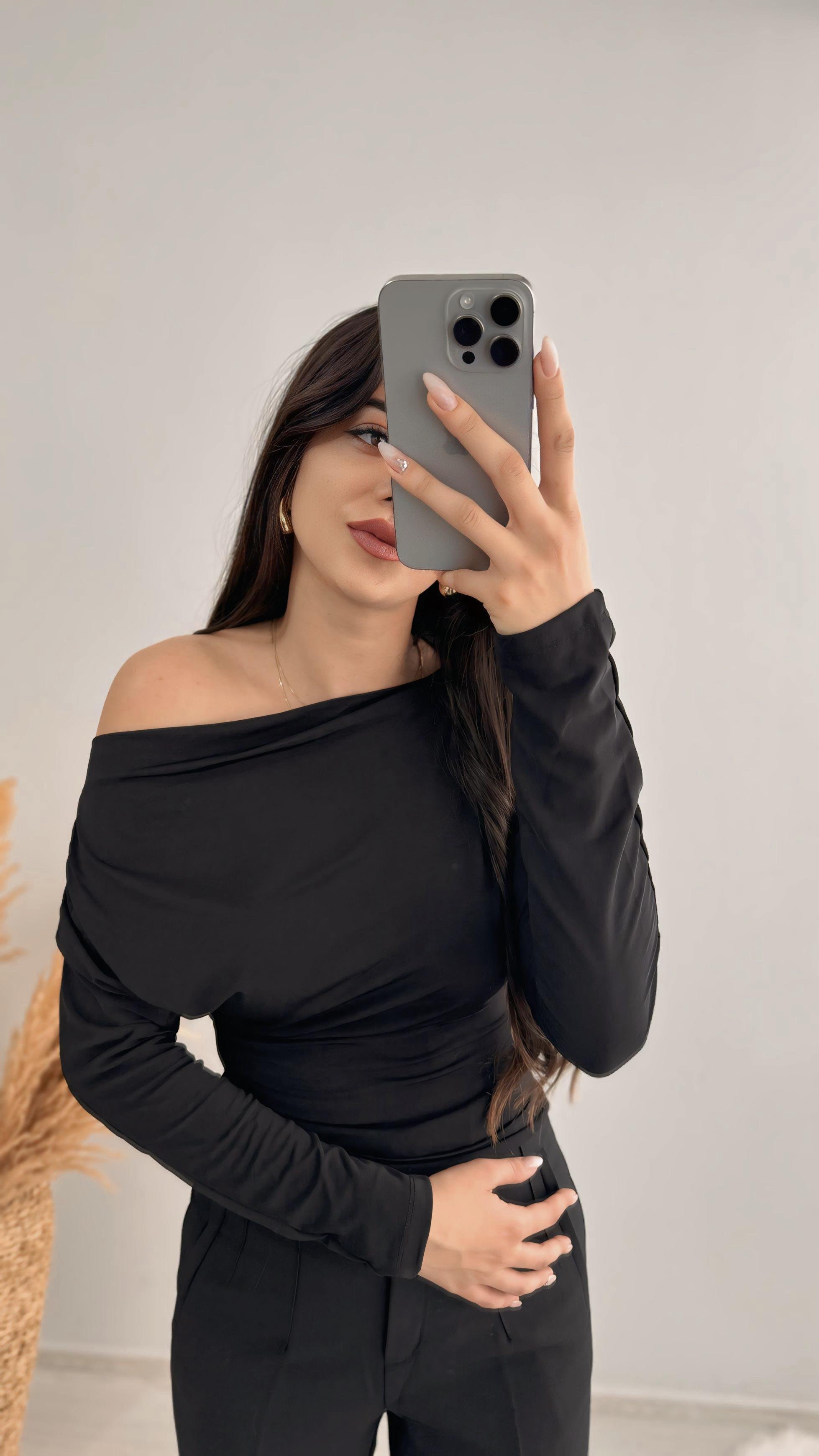 Lucky Düşük Omuz Drapeli Asimetrik Krep Bluz Siyah