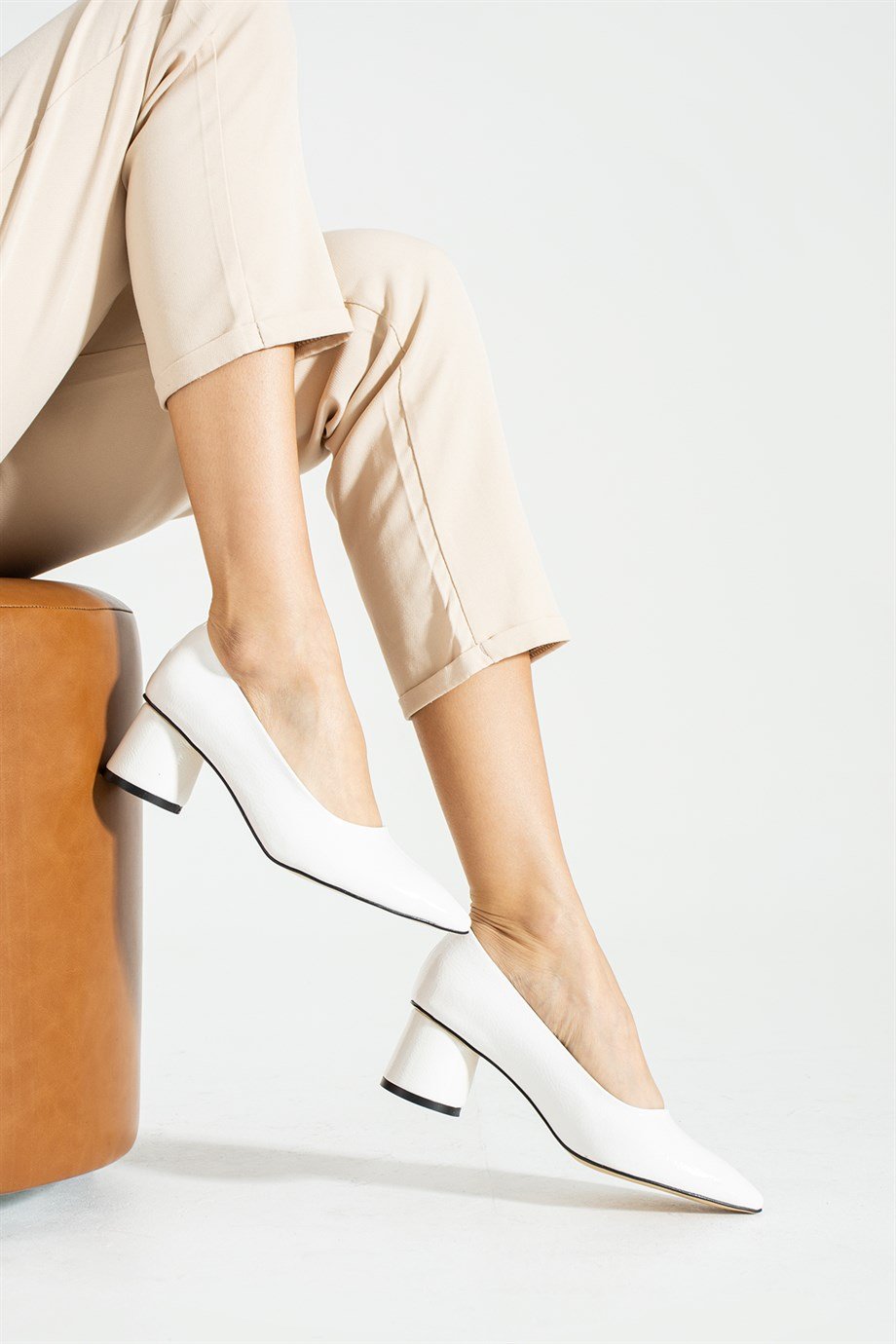 Pazzyonez ROUND Beyaz Kırık Rugan Kadın Topuklu Ayakkabı