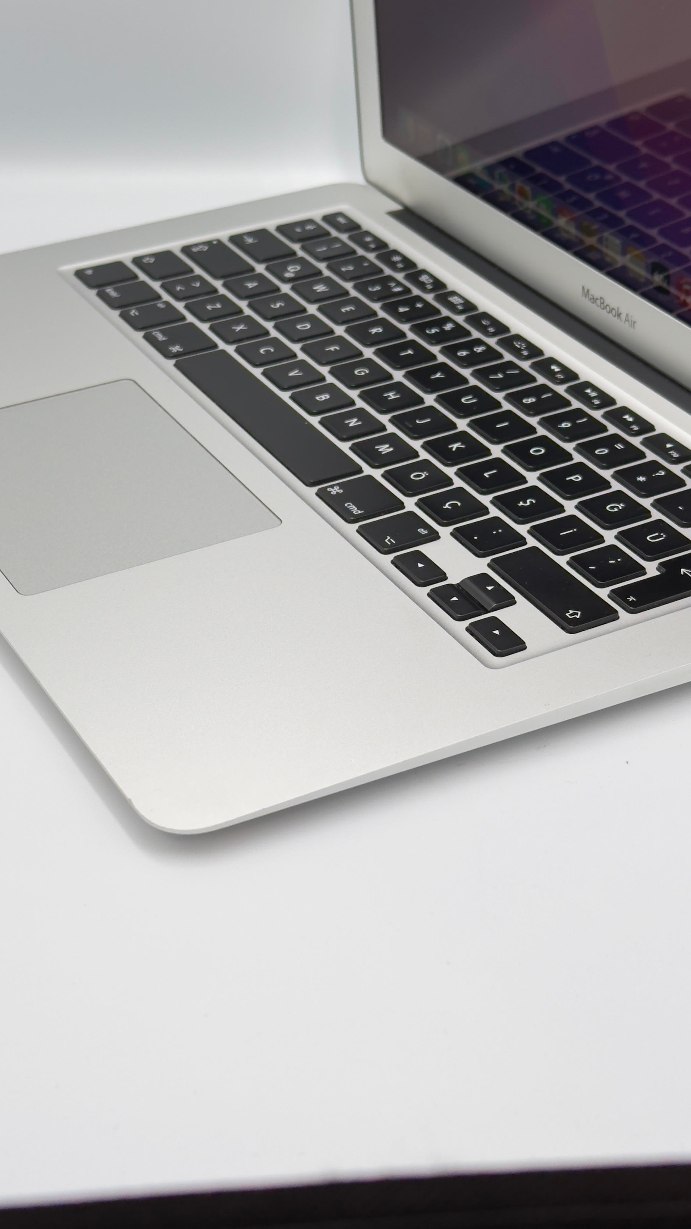 MQD32TU/A_2ND - MacBook Air (13-inch, 2017) MBAIR 13 INCH SILVER