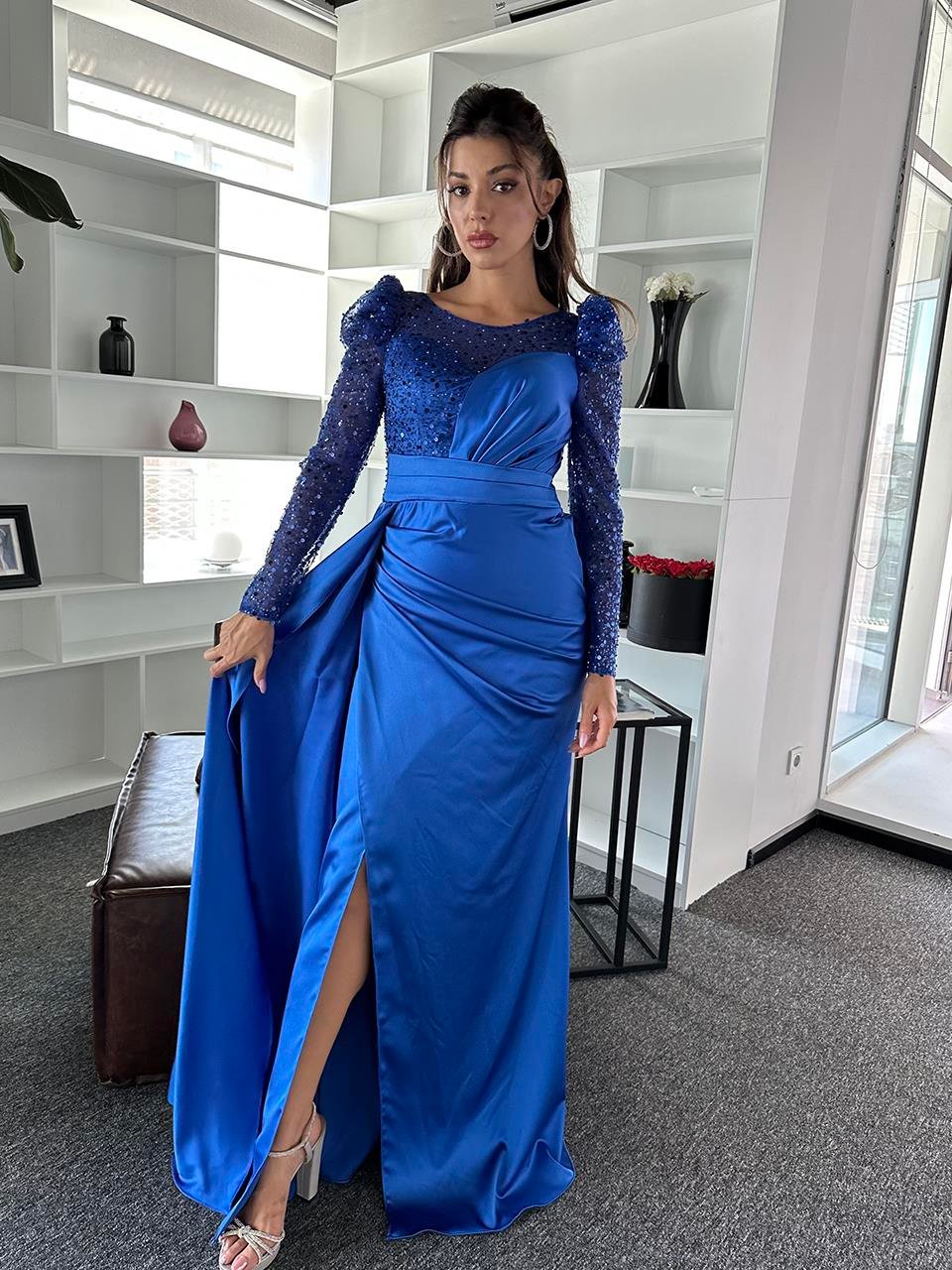 Payet Transparan Detay Uzun Kollu Saten Tasarım Abiye Elbise - Saks Mavisi
