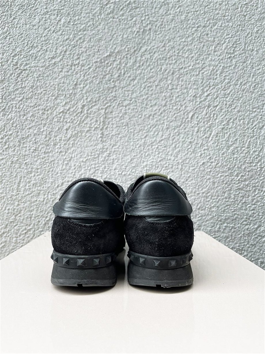 Rockstud black deals