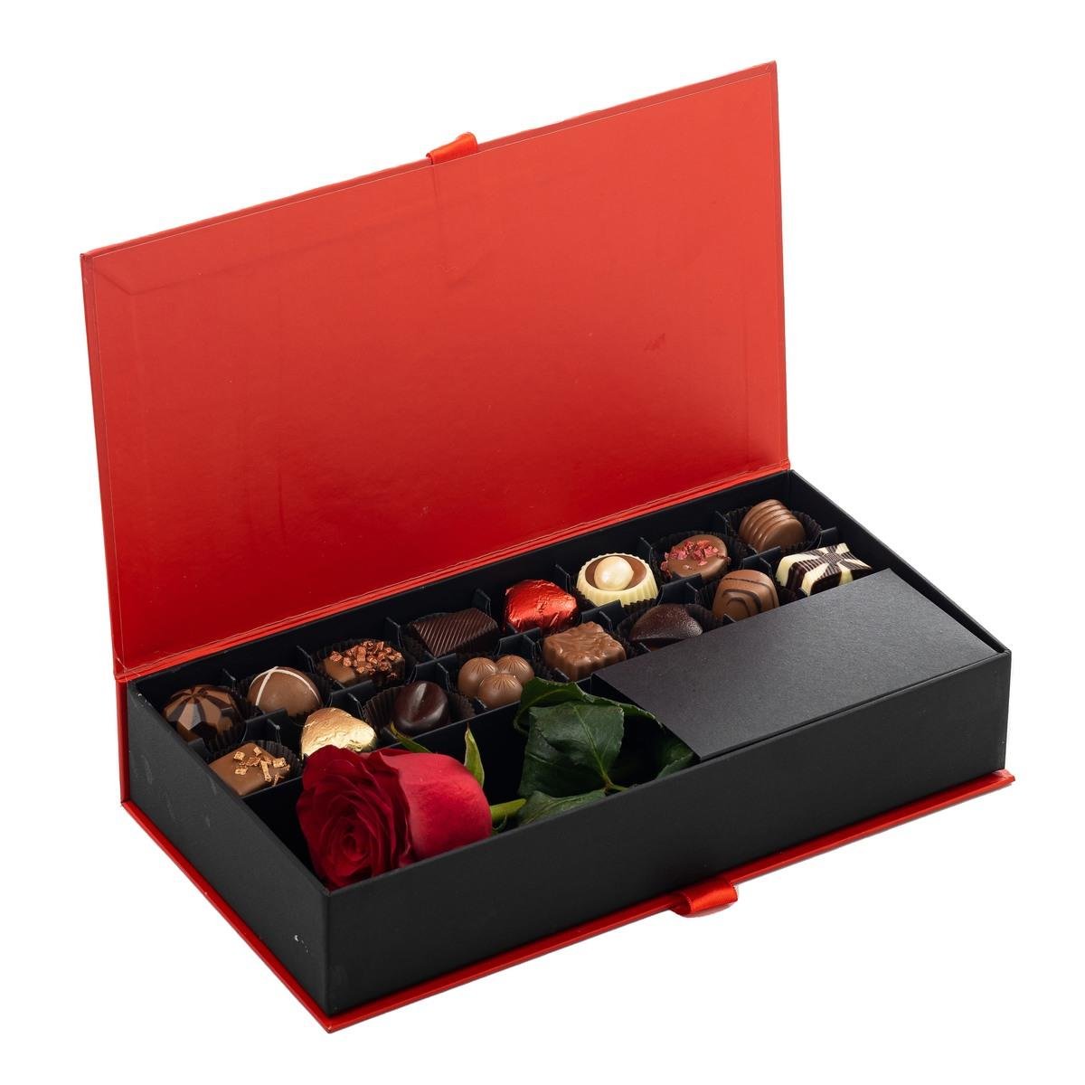 Sevgiliye Hediye Kırmızı Çikolata Kutusu Canlı Gül | Madlen Çikolata