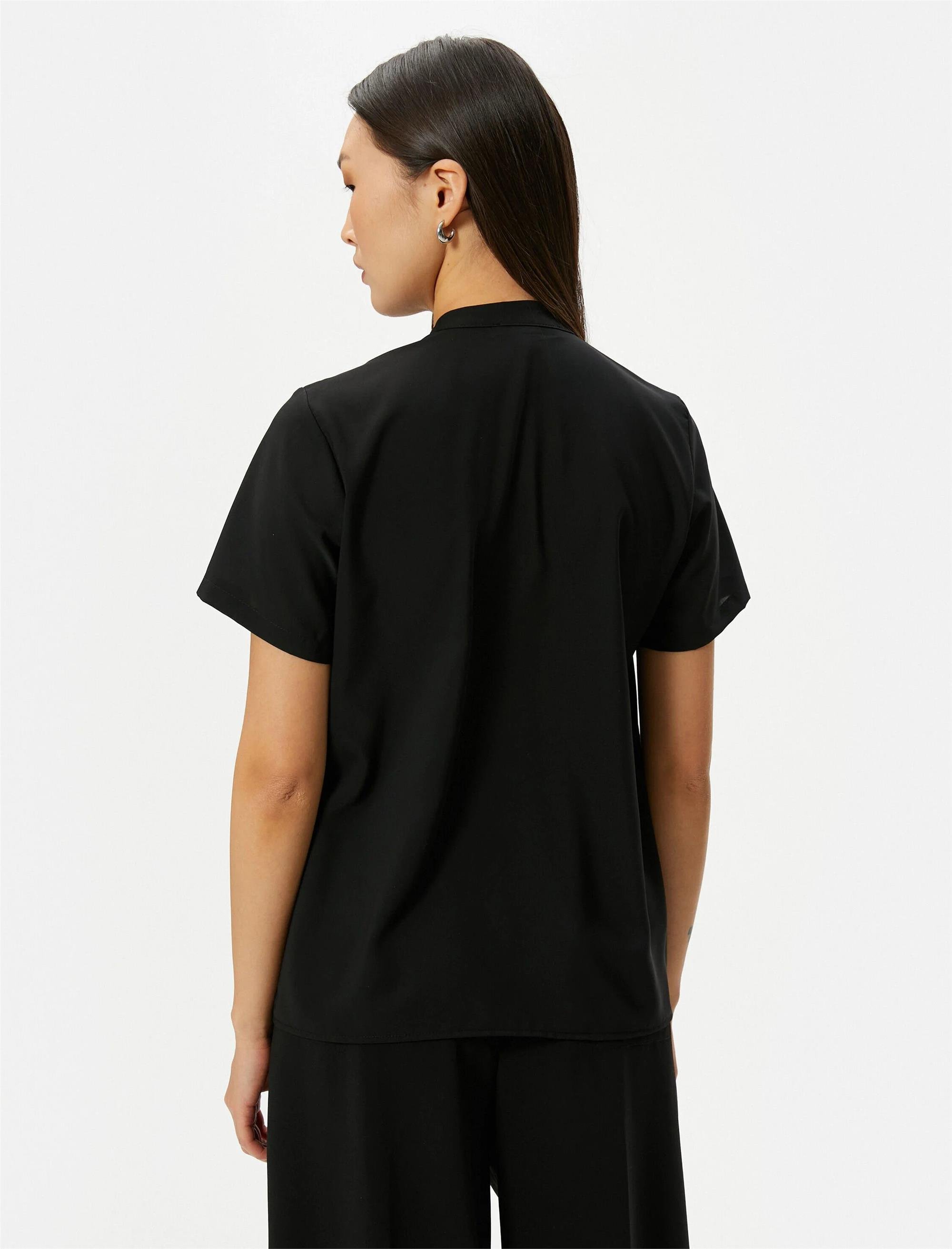 Koton 4Sak60069Uw 999 Siyah Kadın Dokuma Polyester Kısa Kollu Gömlek