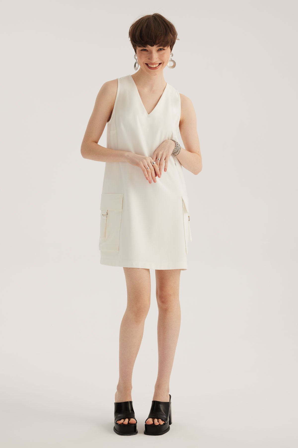 Beyaz V Yaka Cepli Mini Elbise - Stella Pulvis