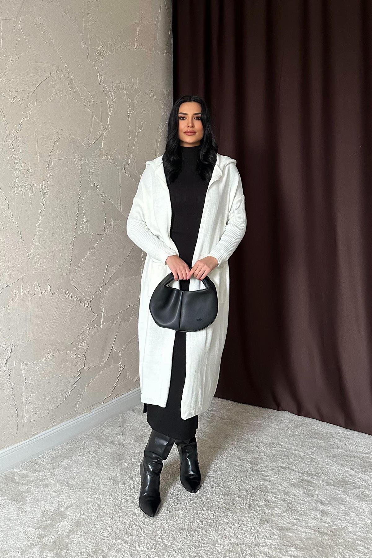 Toptan Beyaz Arkası Yazılı Hırka