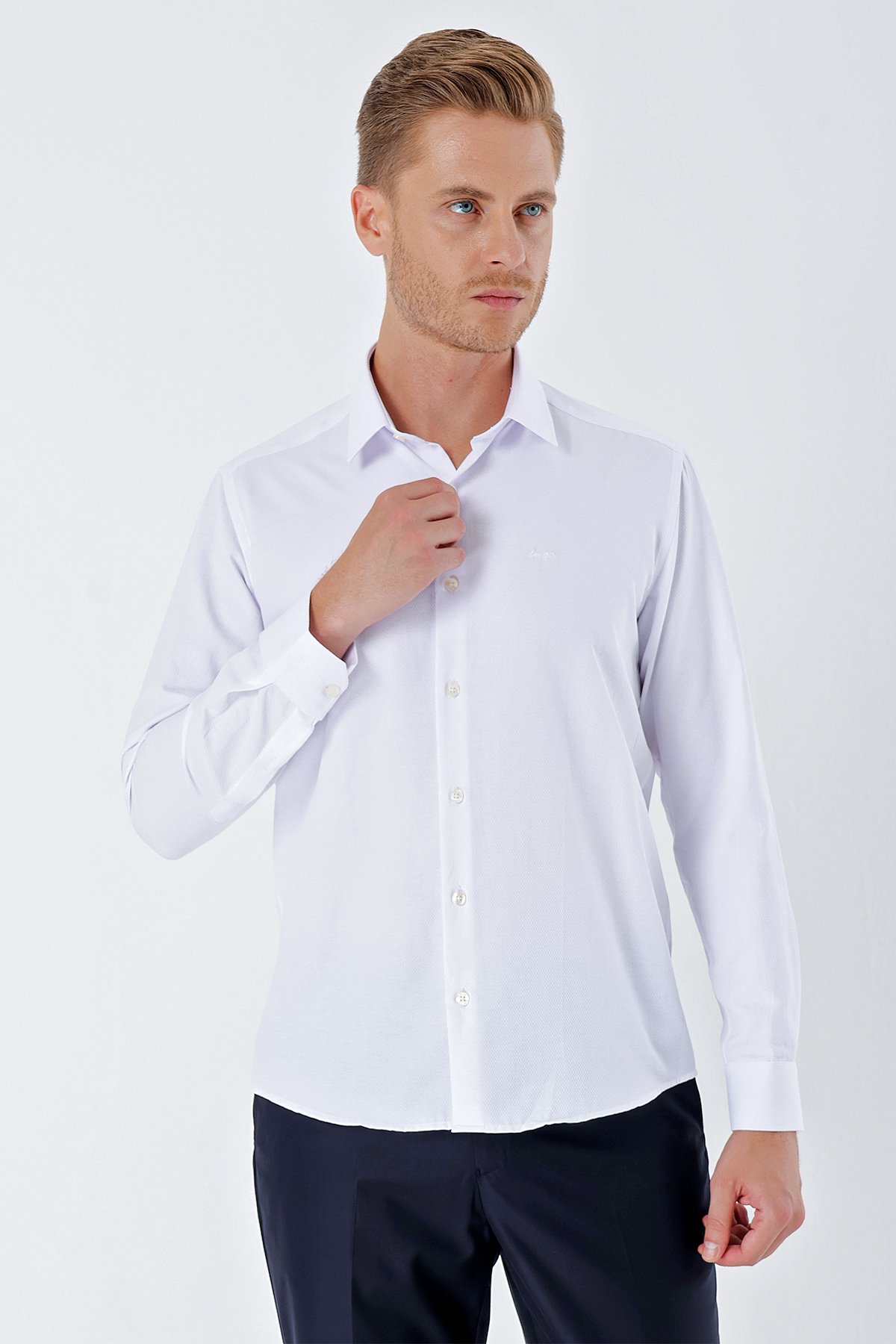 Beyaz Uzun Kollu Desenli Armürlü Sert Yaka Cepsiz Pamuklu Klasik Slim Fit  Gömlek 1004230221