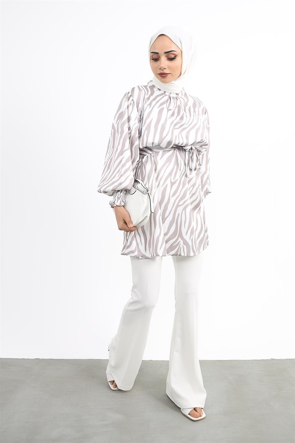 Zebra Desenli Saten Tunik Bej – Şule Giyim | Tesettür Giyim