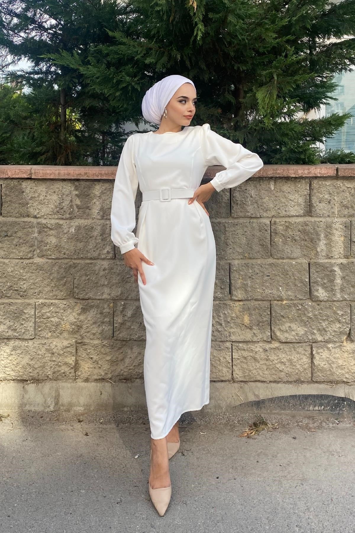 Kemerli Kalem Tesettür Elbise Beyaz – Merven Akyüz | Tesettür Giyim