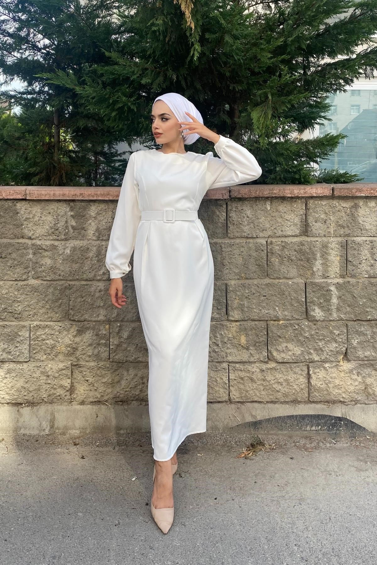 Merven Akyüz | Tesettür Giyim | Kemerli Kalem Tesettür Elbise Beyaz