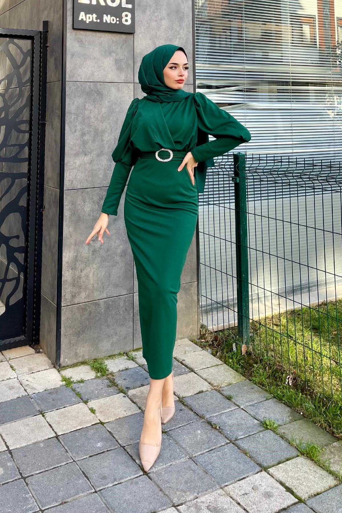 Önü Çapraz Kemerli Elbise Yeşil – Merven Akyüz | Tesettür Giyim