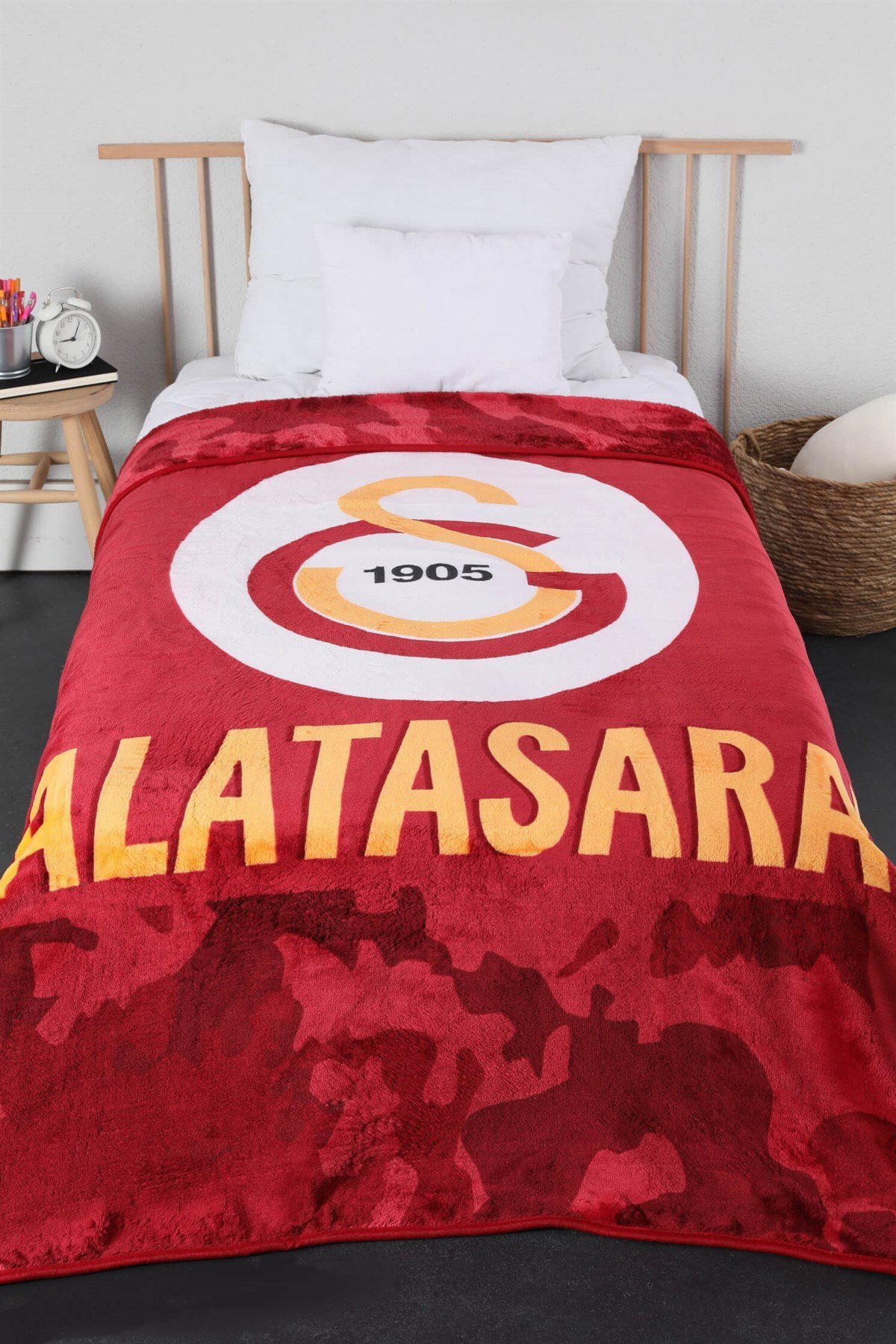 Taç Lisanslı Galatasaray Fanatik Tek Kişilik Battaniye - Sarı - Kırmızı |  Favora Home