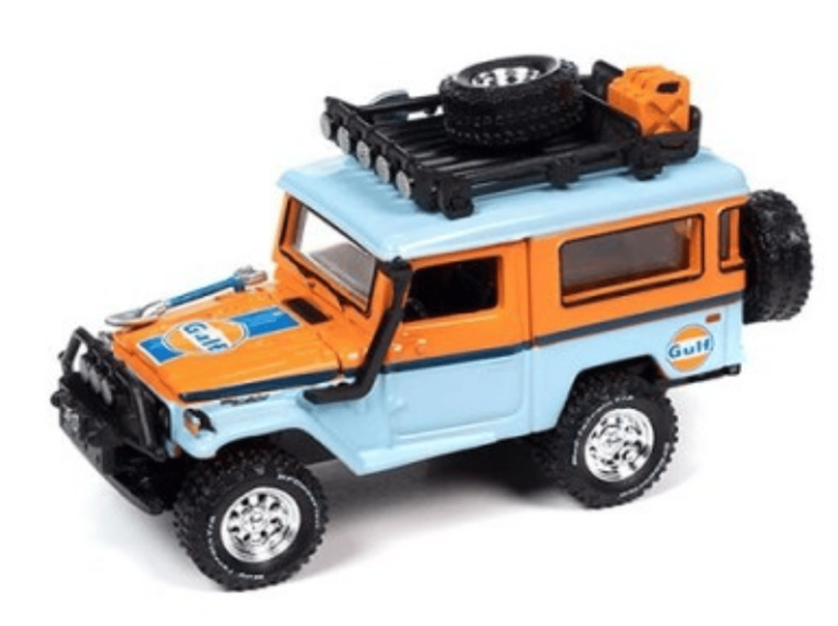 Johnny Lightning 2002 Cadillac Escalade Clue | diecastpazar