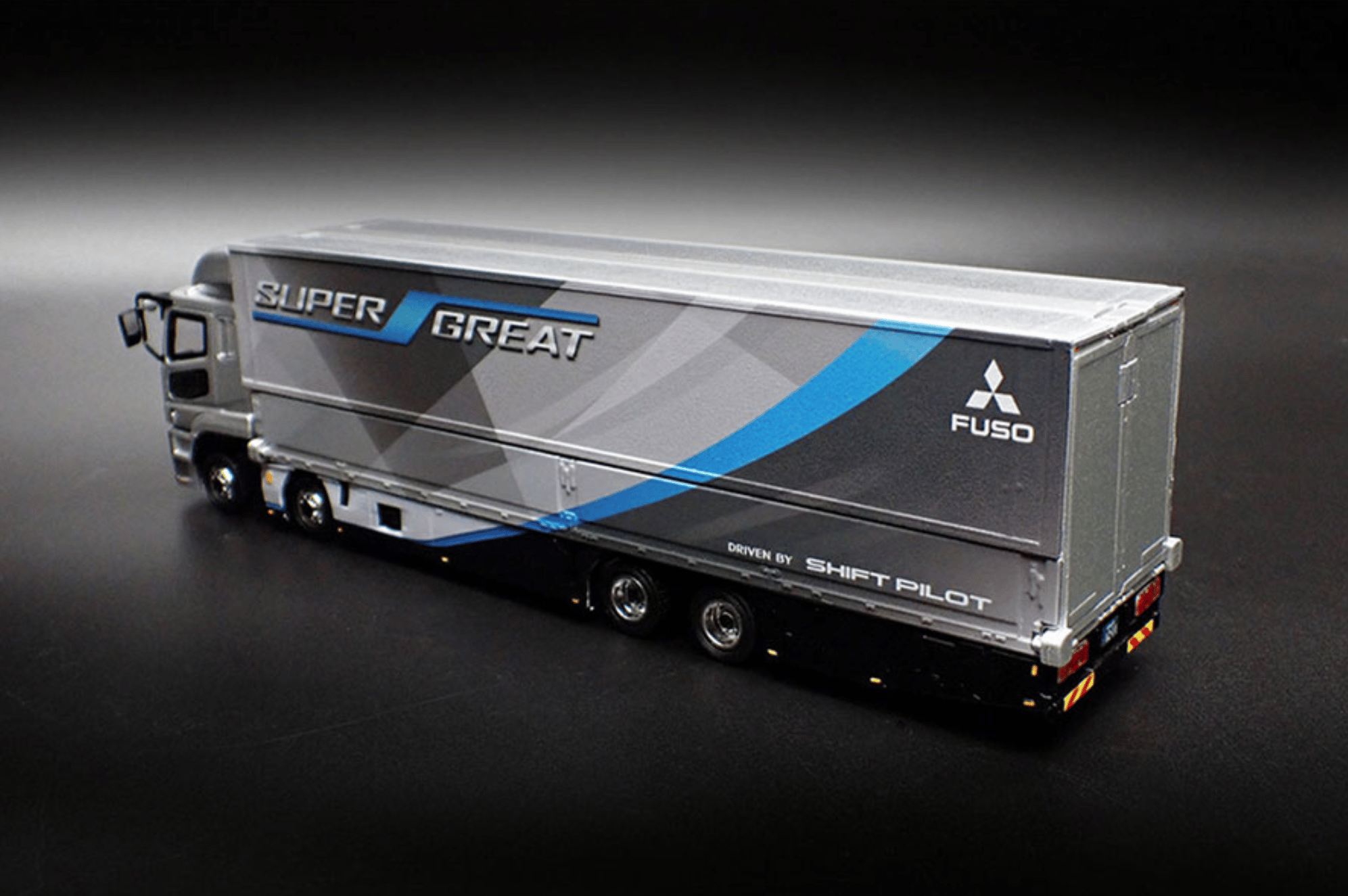 Tarmac Works Fuso Great Taşıyıcı | diecastpazar