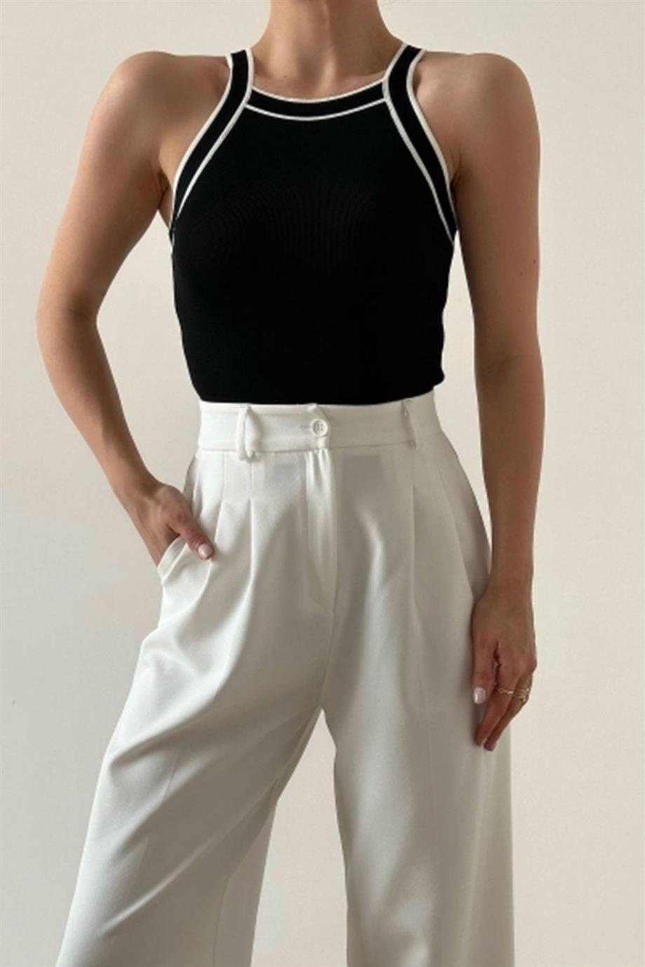 Feodel: Türkiye'nin şık ve modern giyim merkezi ile modayı yakalayın. Kadın  Siyah Halter Yaka İnce Şeritli Örme Triko Crop Bluz ürünü Crop  Kategorisinde Sizleri Bekliyor!