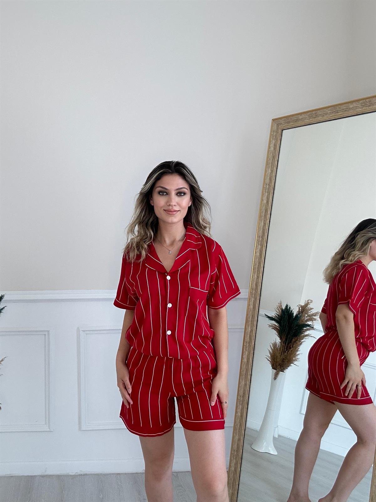 Kırmızı Çizgili Şortlu Pijama Takımı KIRMIZI-BEYAZ