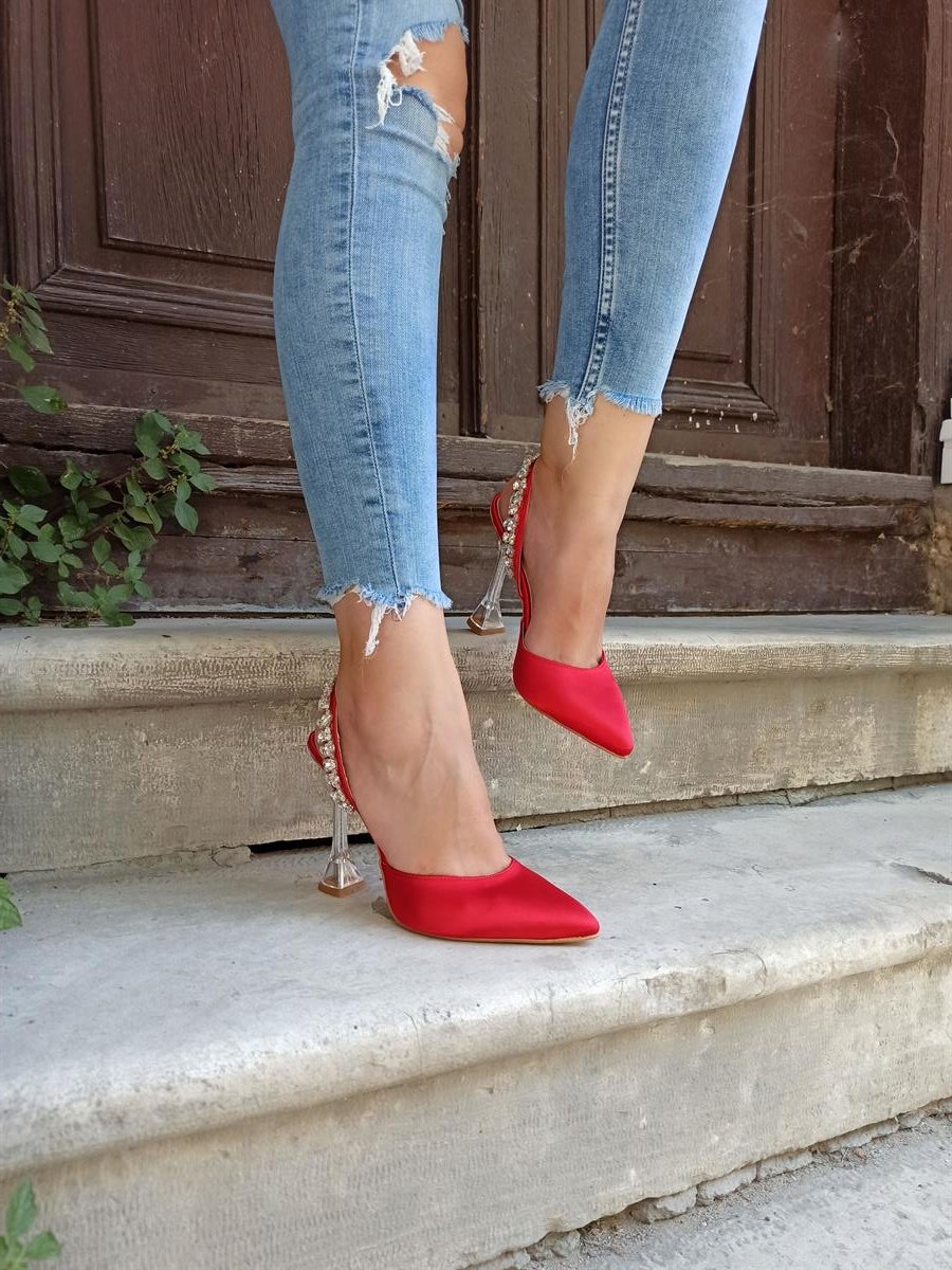 Kırmızı Saten Şampanya Topuk Arkadan Taşlı Kadın Topuklu Ayakkabı