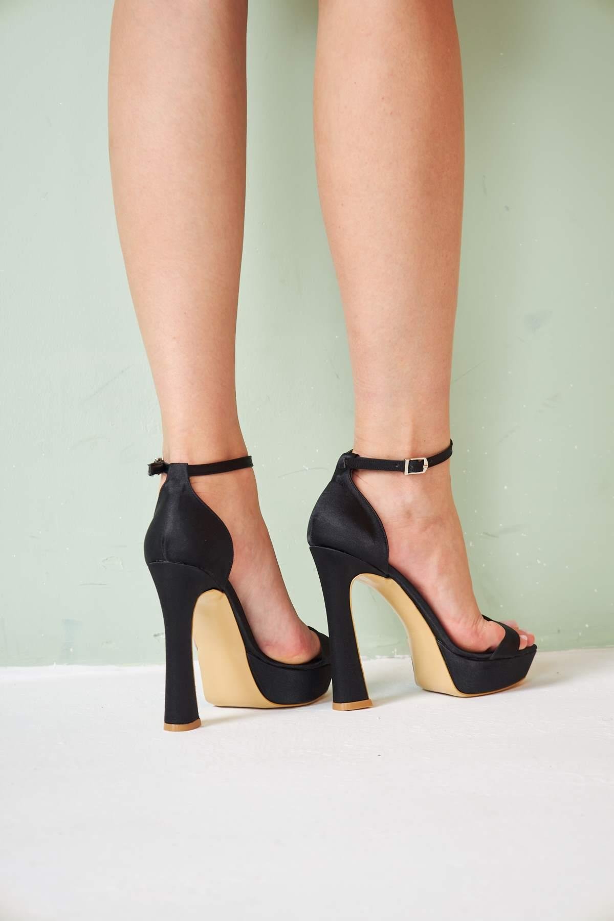 Siyah Saten 13 cm Platformlu Kadın Şık Tek Bant Topuklu Ayakkabı