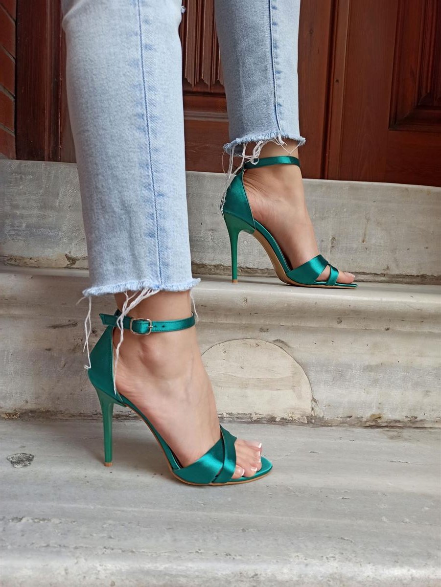 Yeşil Saten Çapraz Bant İnce Topuk Tek Bant Kadın Topuklu Ayakkabı