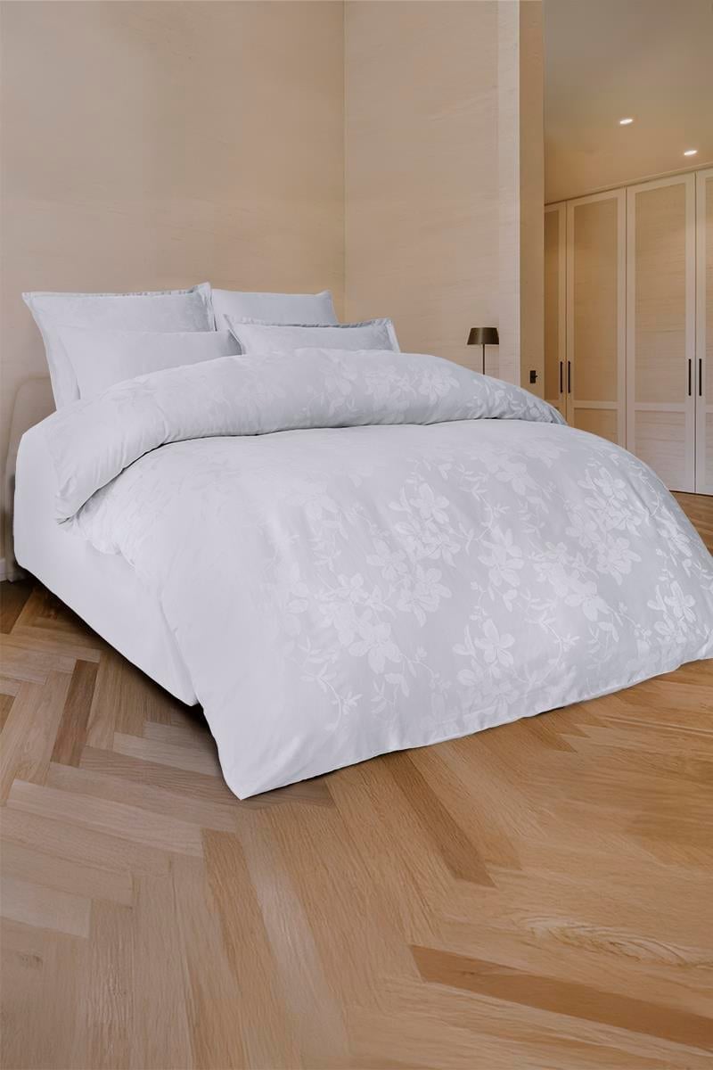 Perle Jakarlı Saten Çift Kişilik Nevresim Takımı Açık Gri (6 Parça)