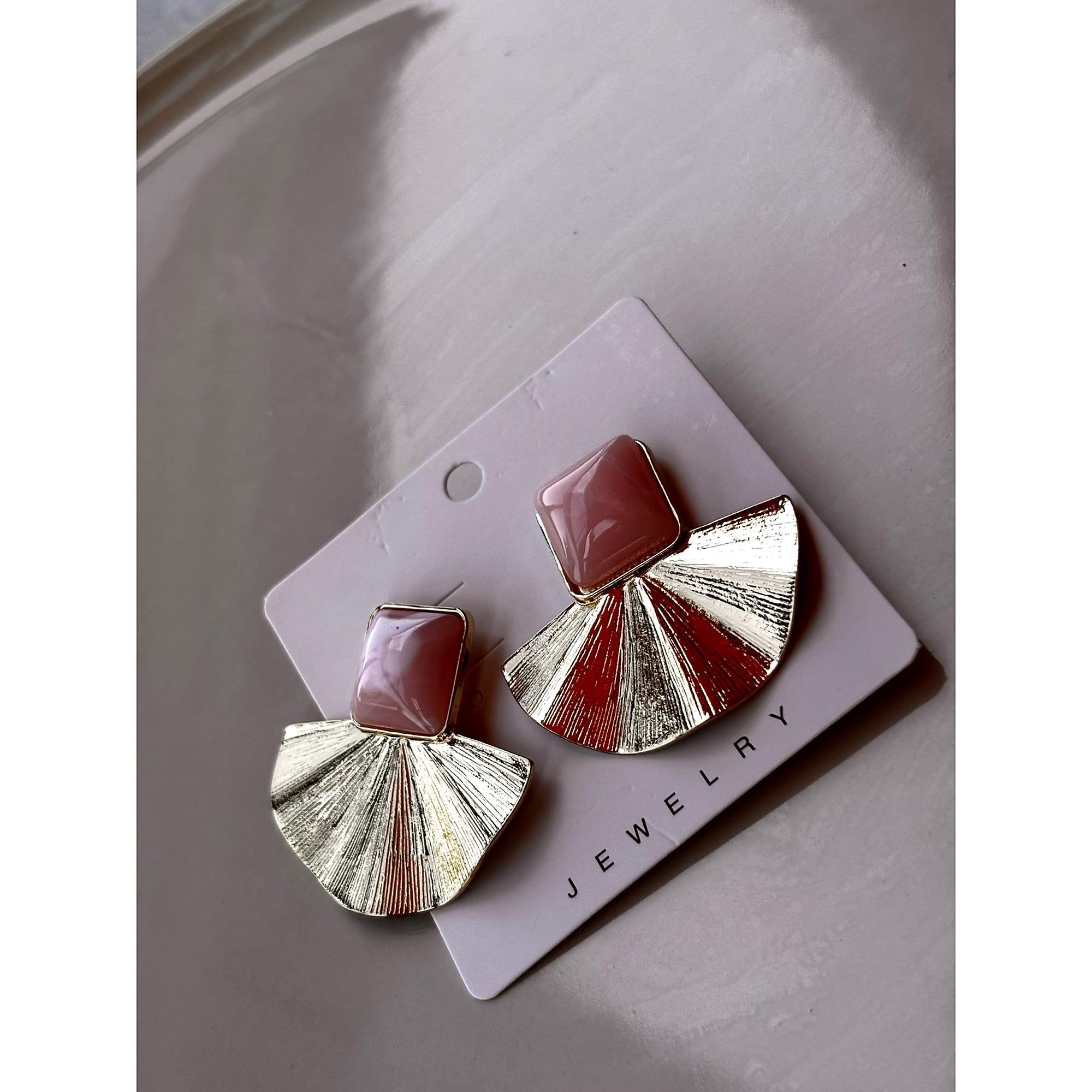 Gold Yelpaze Pembe Taşlı Küpe