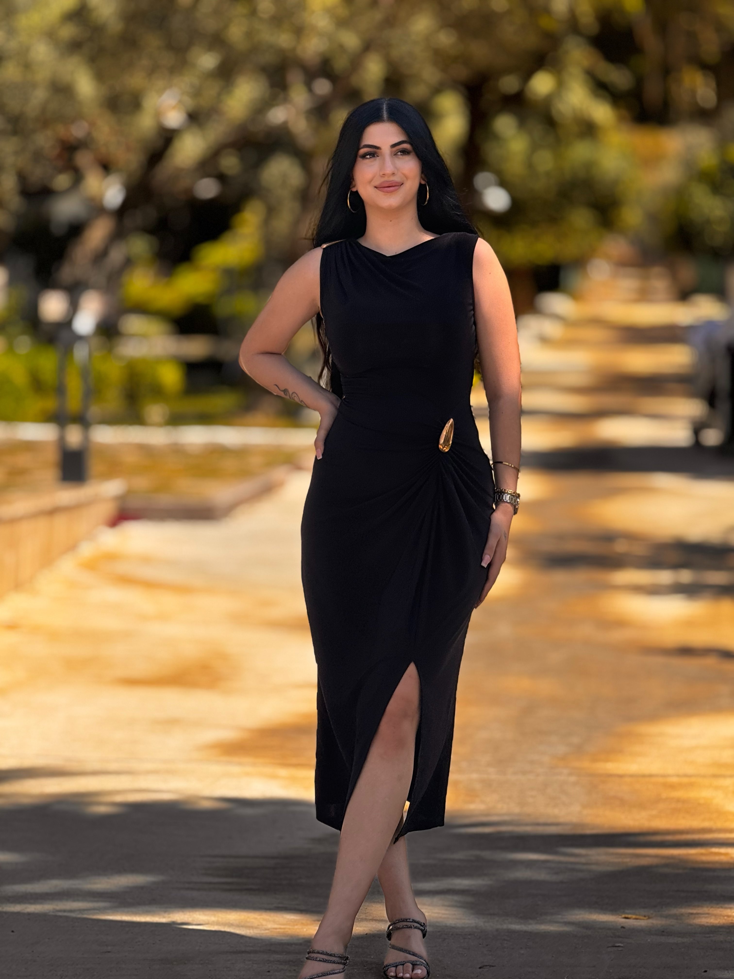İki Tokalı Siyah Elbise