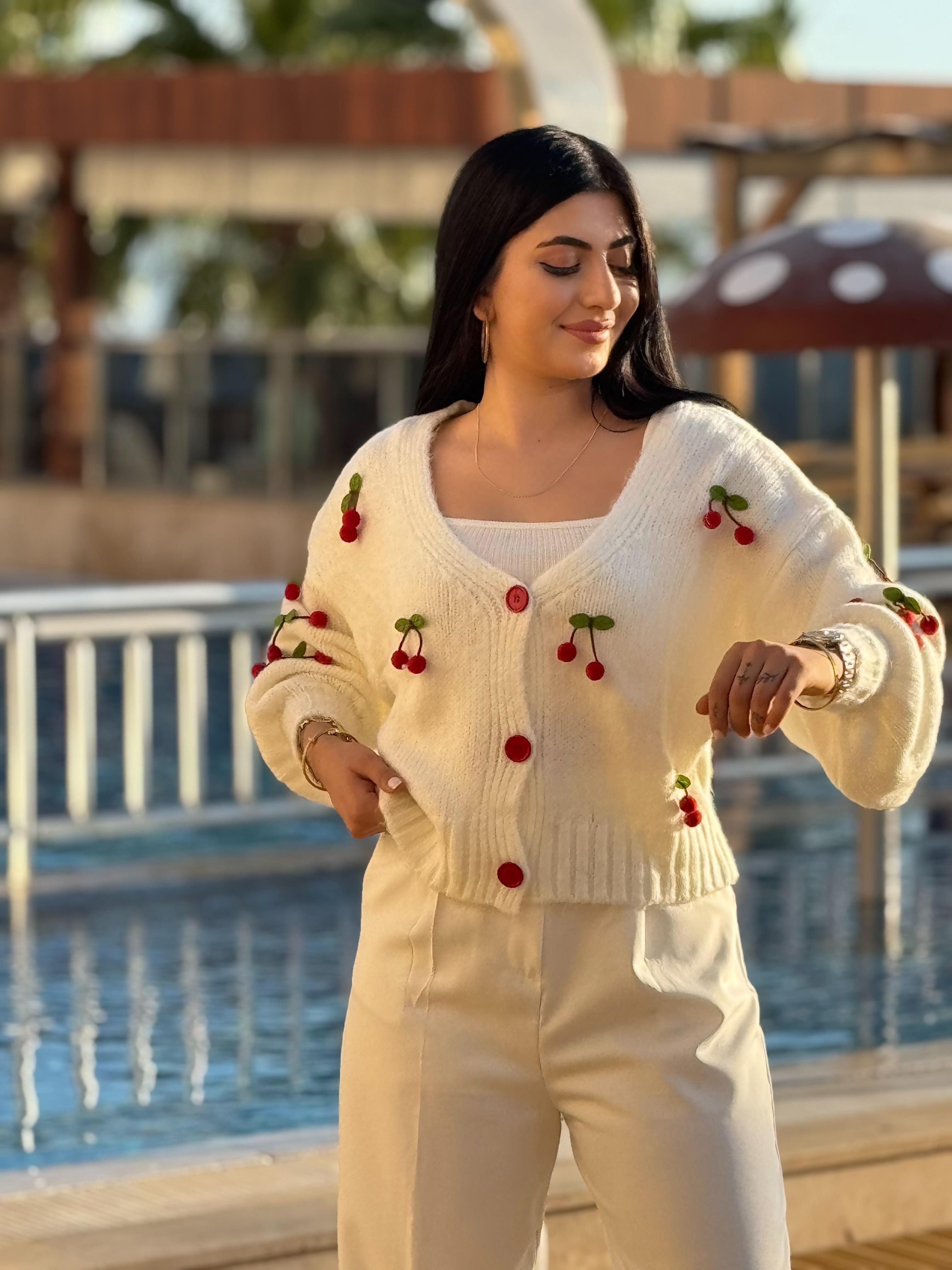 Tasarım Kirazlı Hırka Beyaz