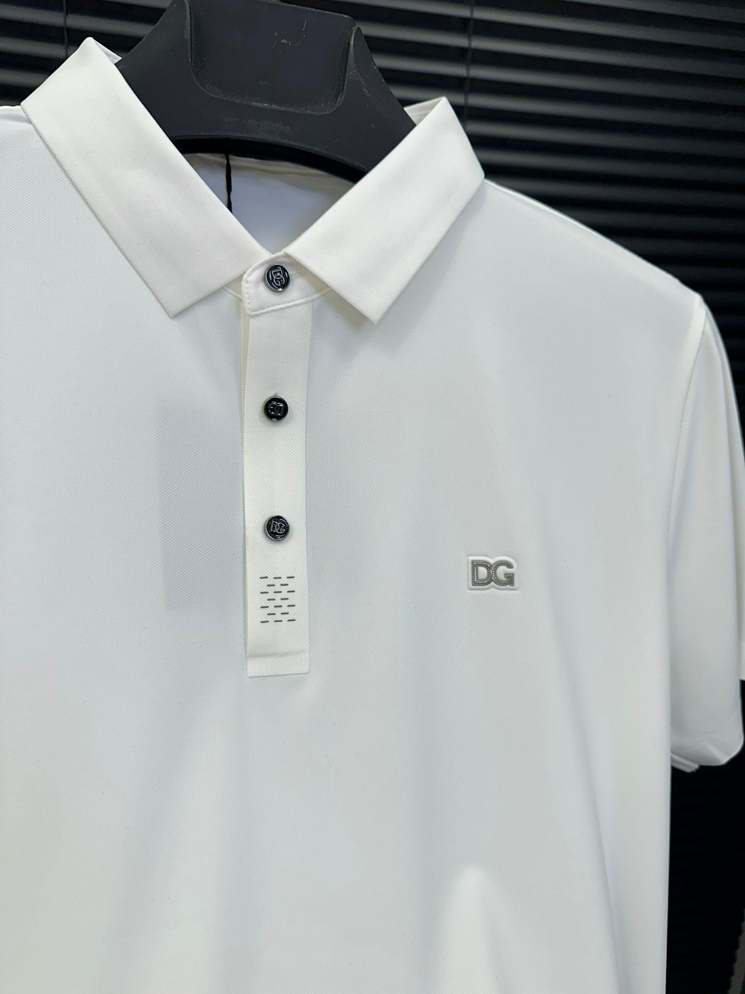 Marka Logolu Düğme Detaylı Yakalı T-Shirt