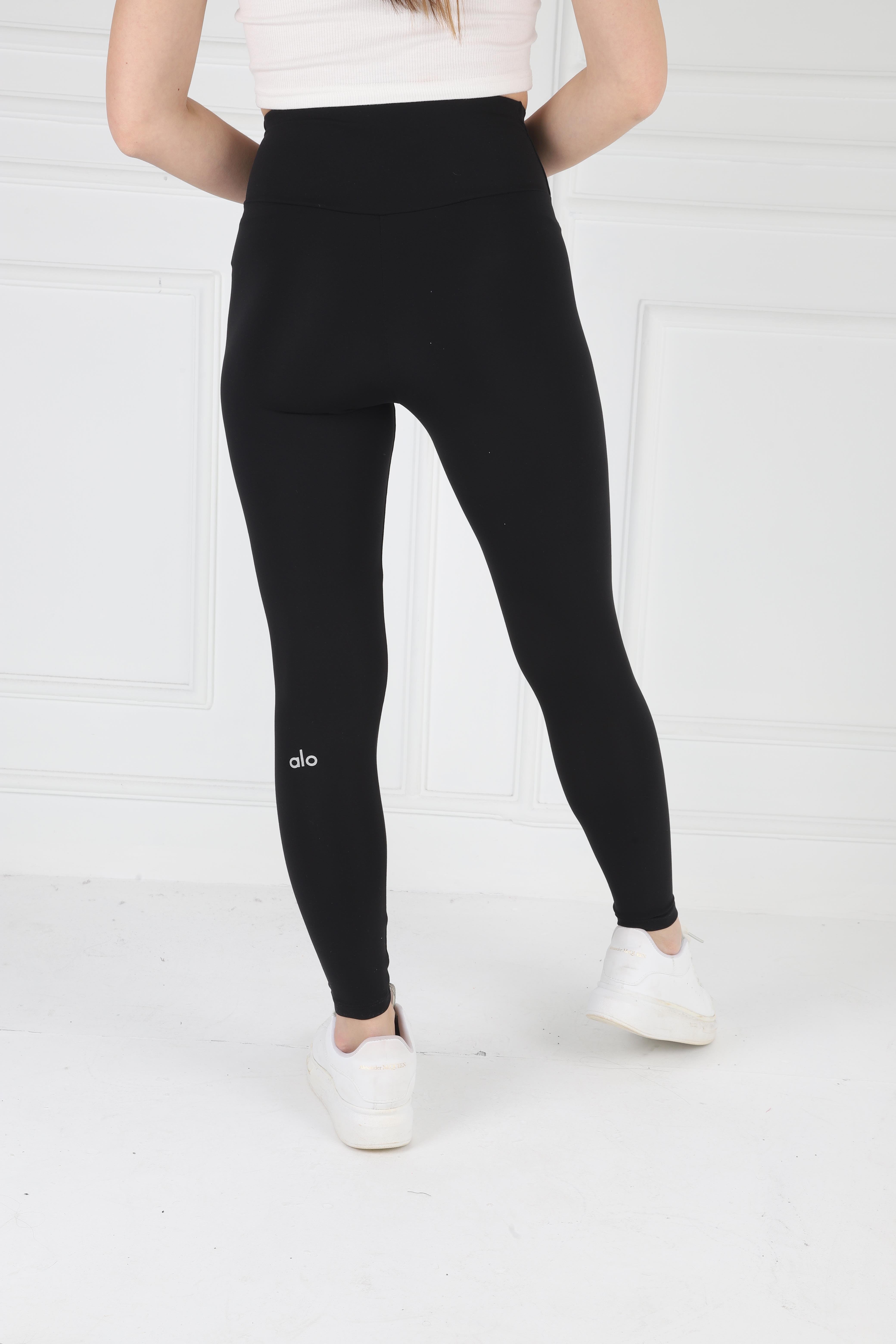 Kuyov qaynonasini dushda sikibdi