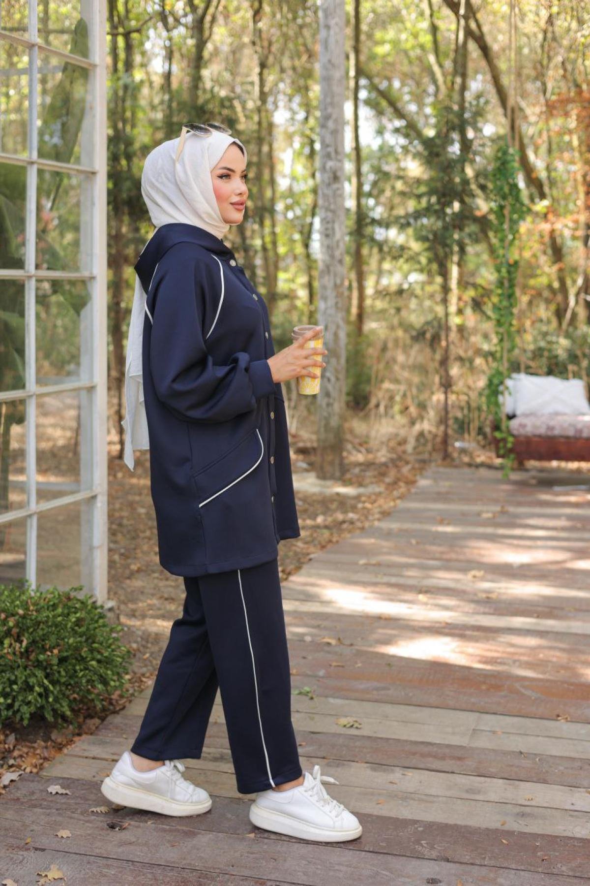 Wholesale Women Navy Tracksuit