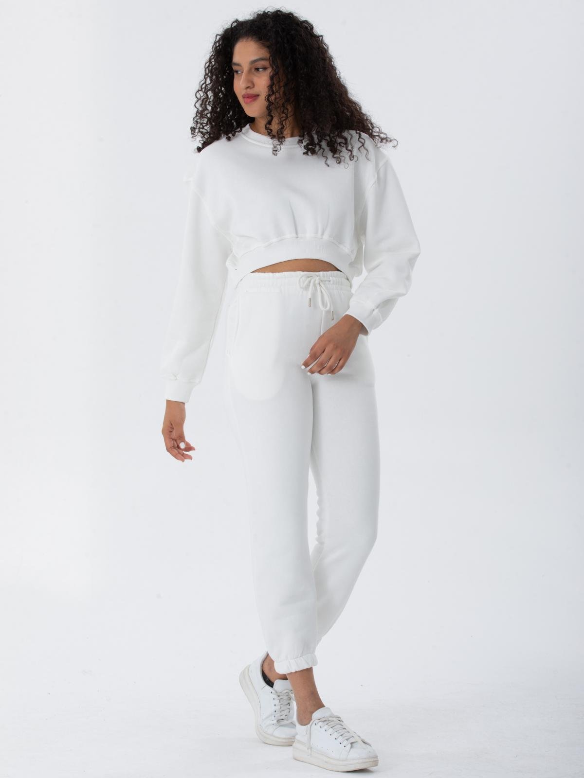 Women cropped sweatshirt and sweatpants set wholesale White color Wholesale Tracksuit Set