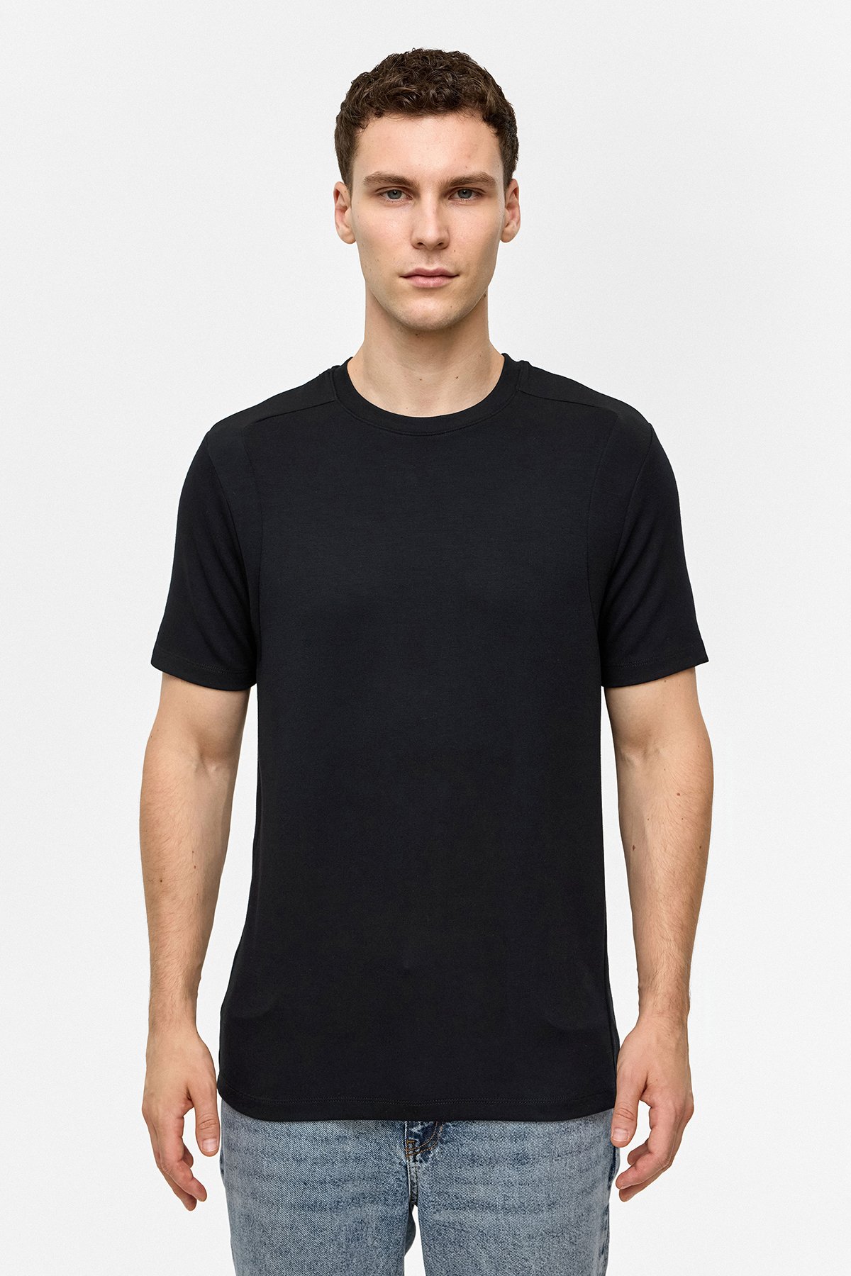 Siyah Regular Fit Bisiklet Yaka Tişört